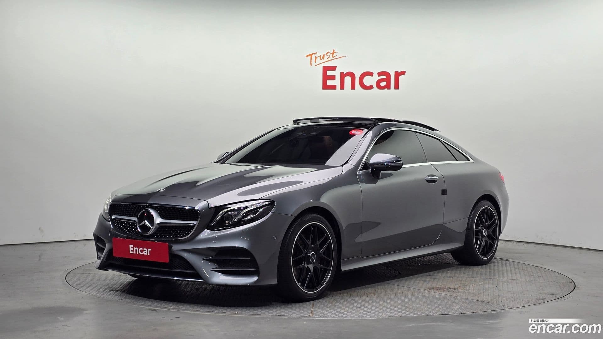 Main__Slider__Photo:E-Class Mercedes-Benz 2019.6-0