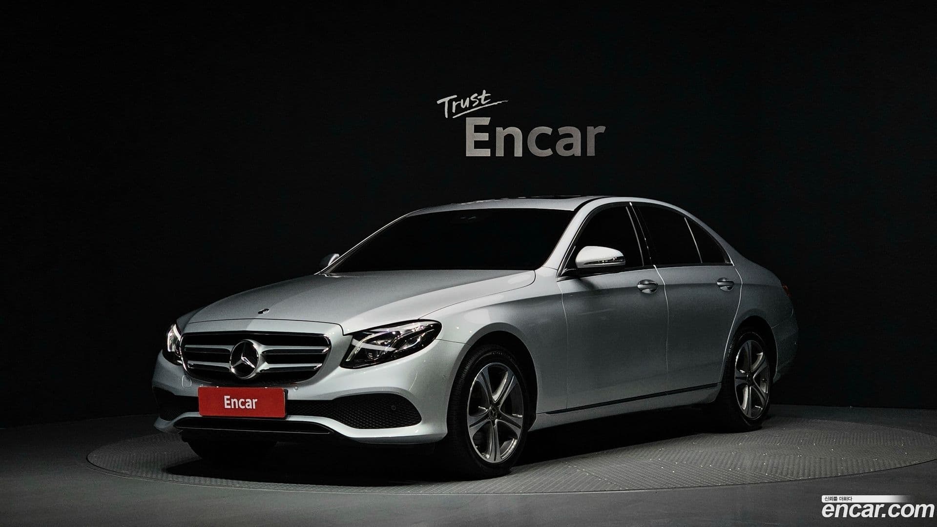 Main__Slider__Photo:E-Class Mercedes-Benz 2019.4-0
