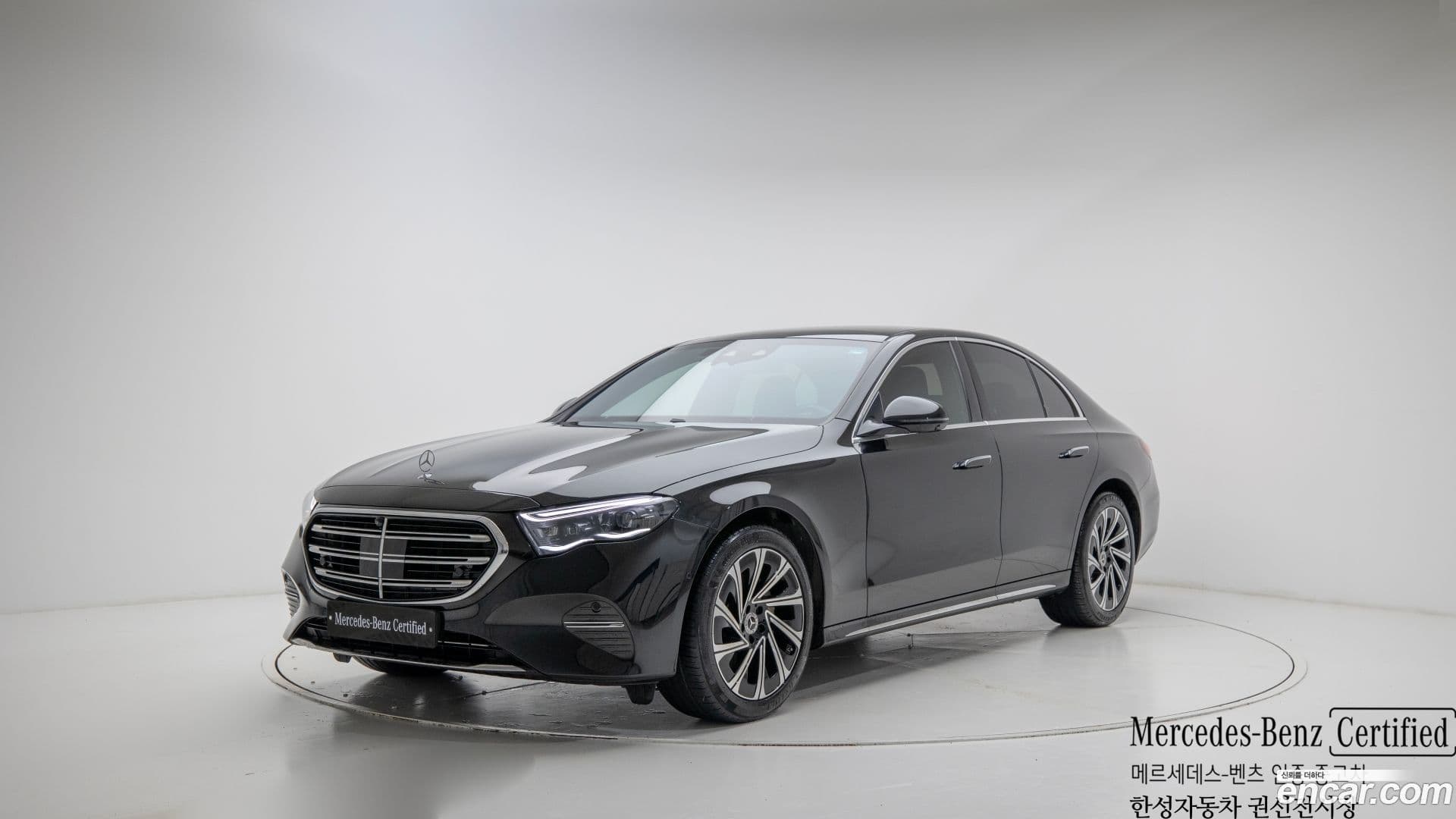 Main__Slider__Photo:E-Class Mercedes-Benz 2024.5-0