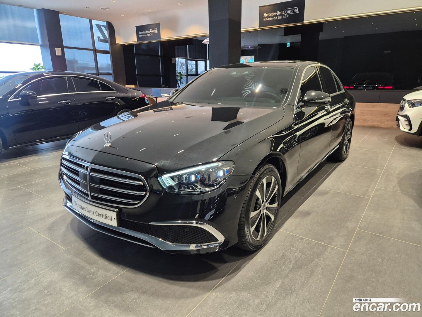 Main__Slider__Photo:E-Class Mercedes-Benz 2021.0-0