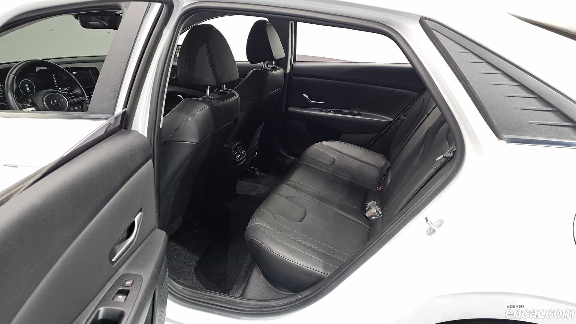 AVANTE Hyundai 2022.11-OPTION-022