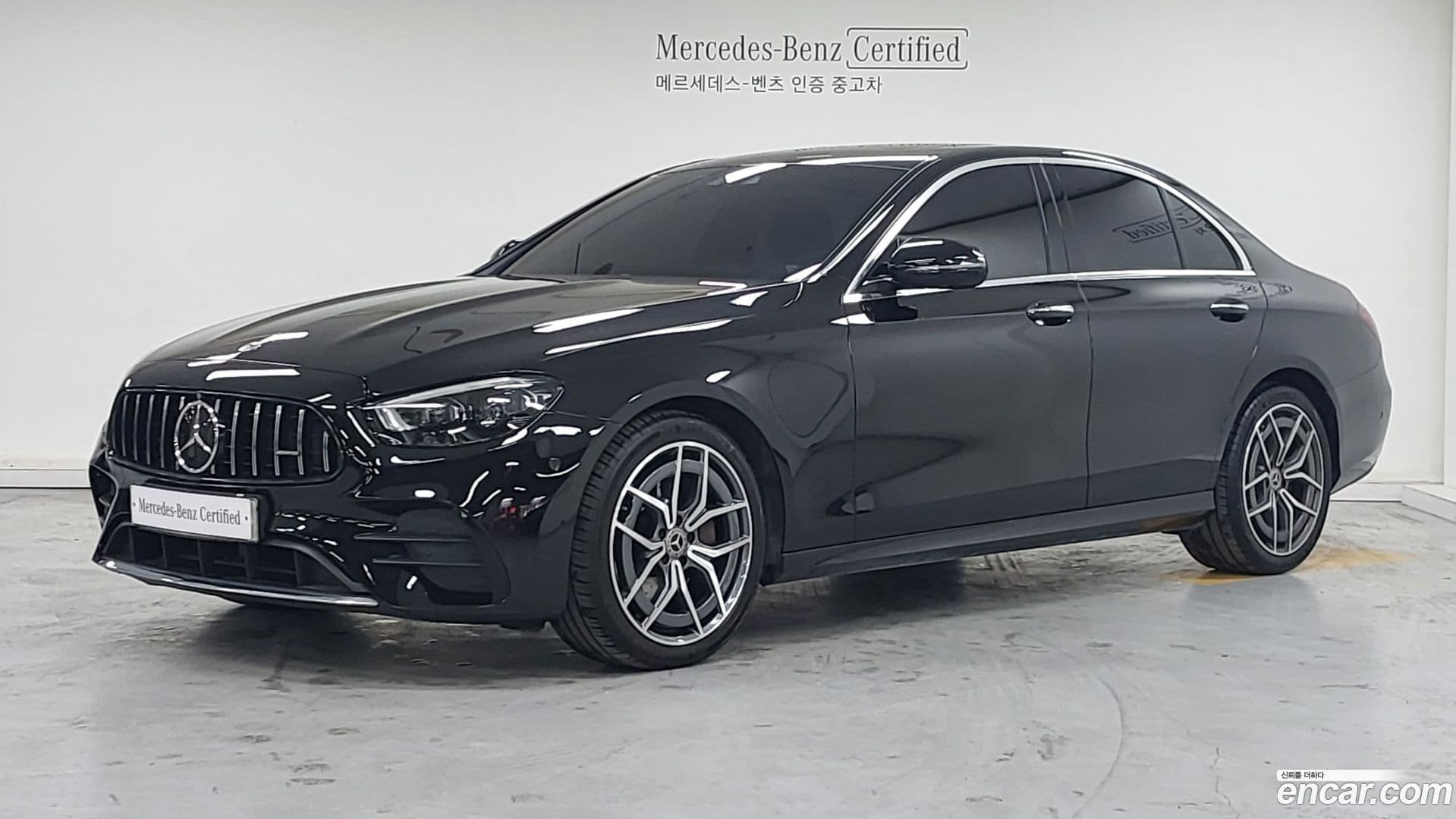 Main__Slider__Photo:E-Class Mercedes-Benz 2022.11-0