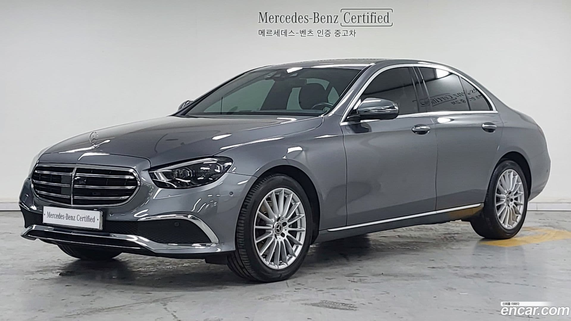Main__Slider__Photo:E-Class Mercedes-Benz 2020.11-0