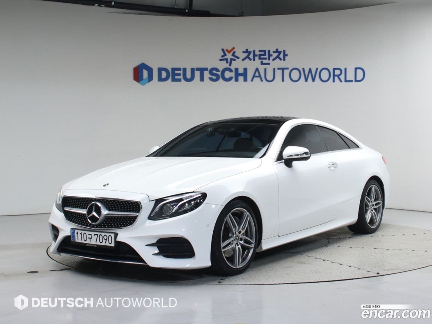 Main__Slider__Photo:E-Class Mercedes-Benz 2017.8-0