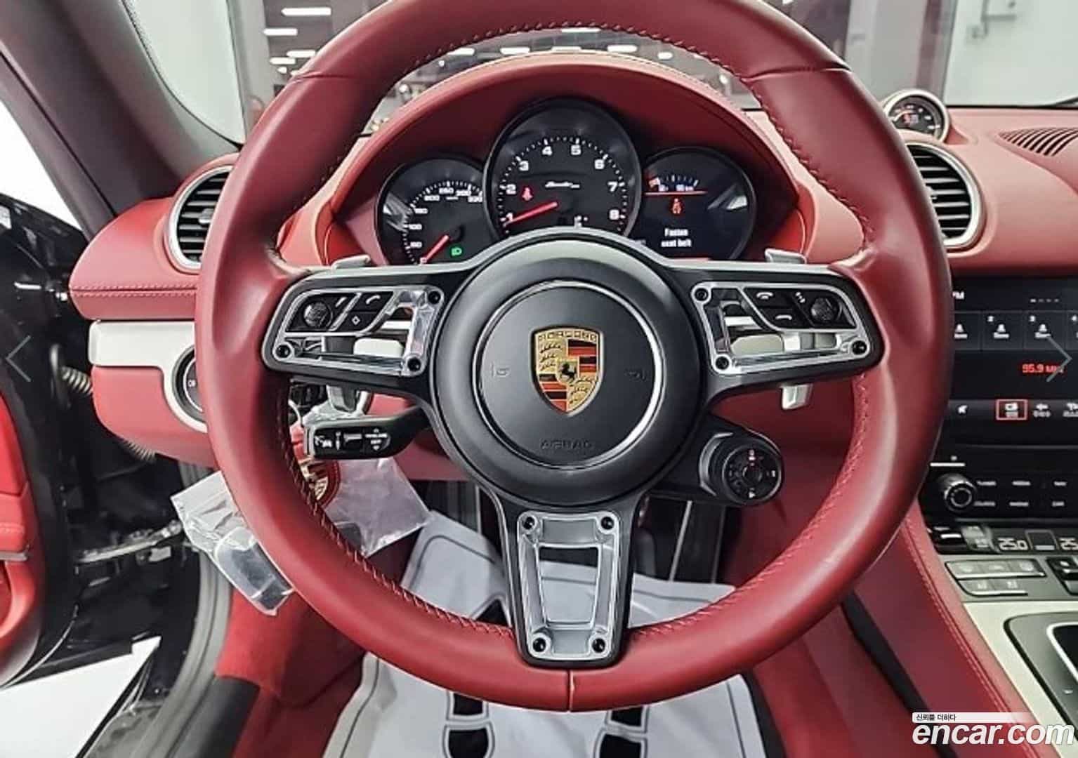 718 Porsche 2022.1-INNER-009
