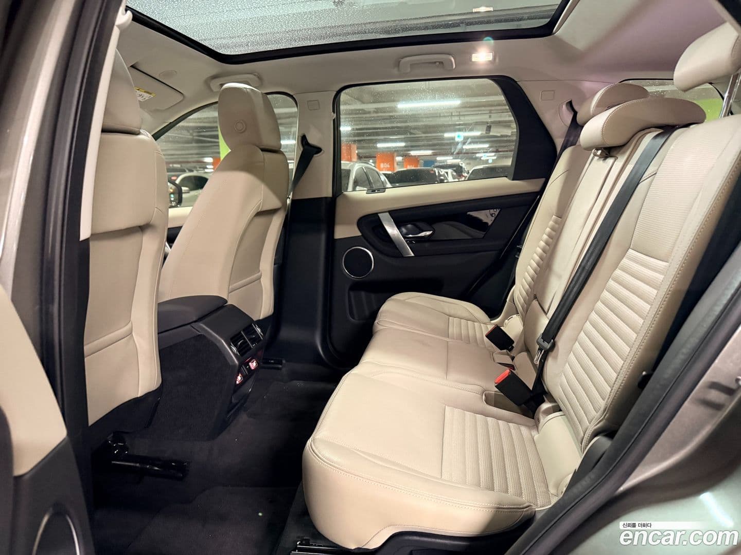 Main__Slider__Photo:Discovery Sport Land Rover 2022.5-0