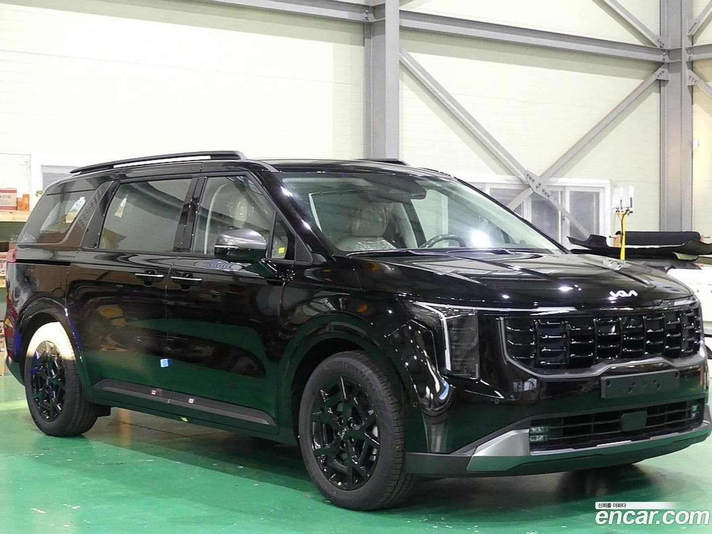 Main__Slider__Photo:Canival Kia 2025.7-0