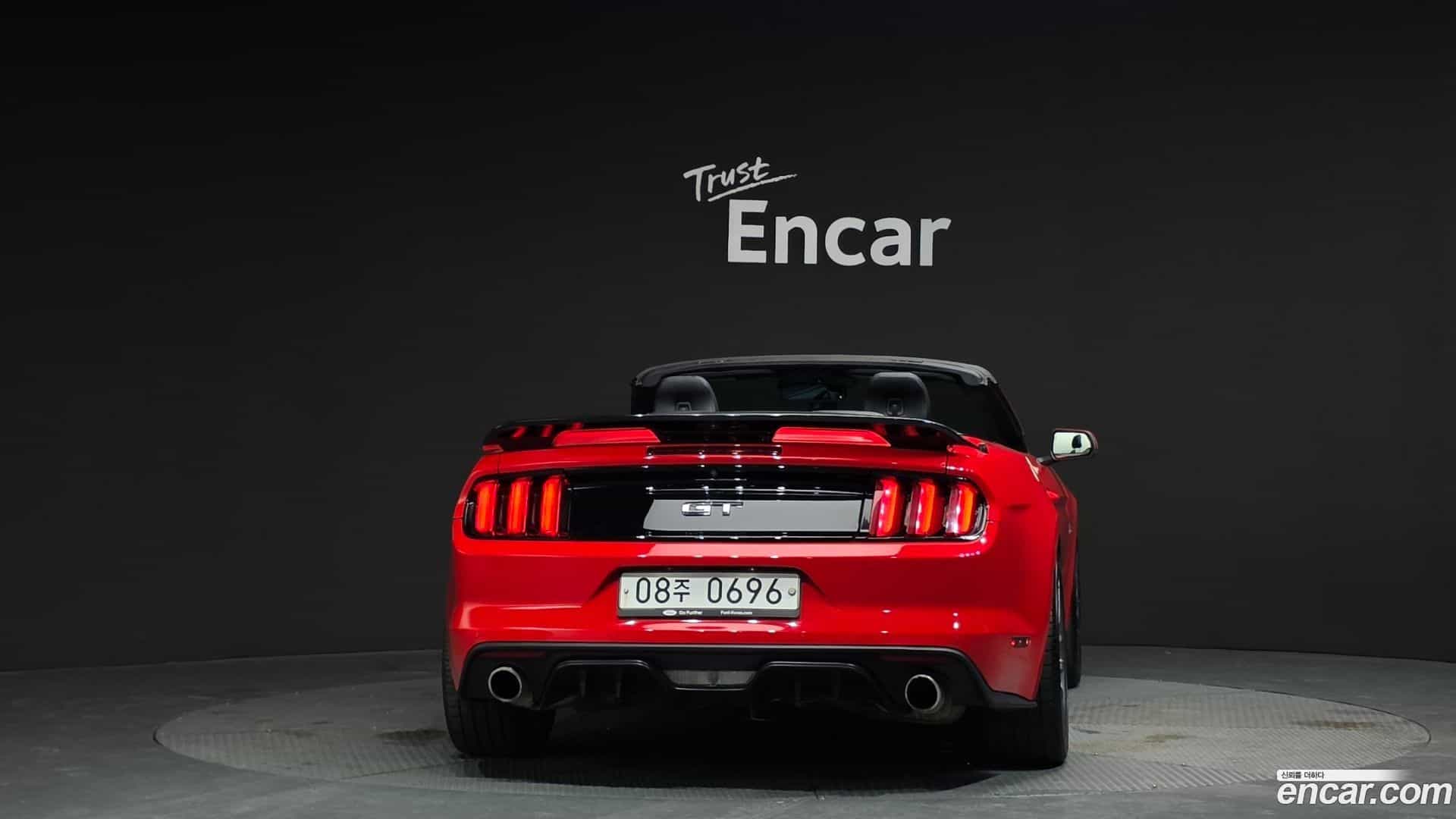 Mustang Ford 2015.11-OUTER-004