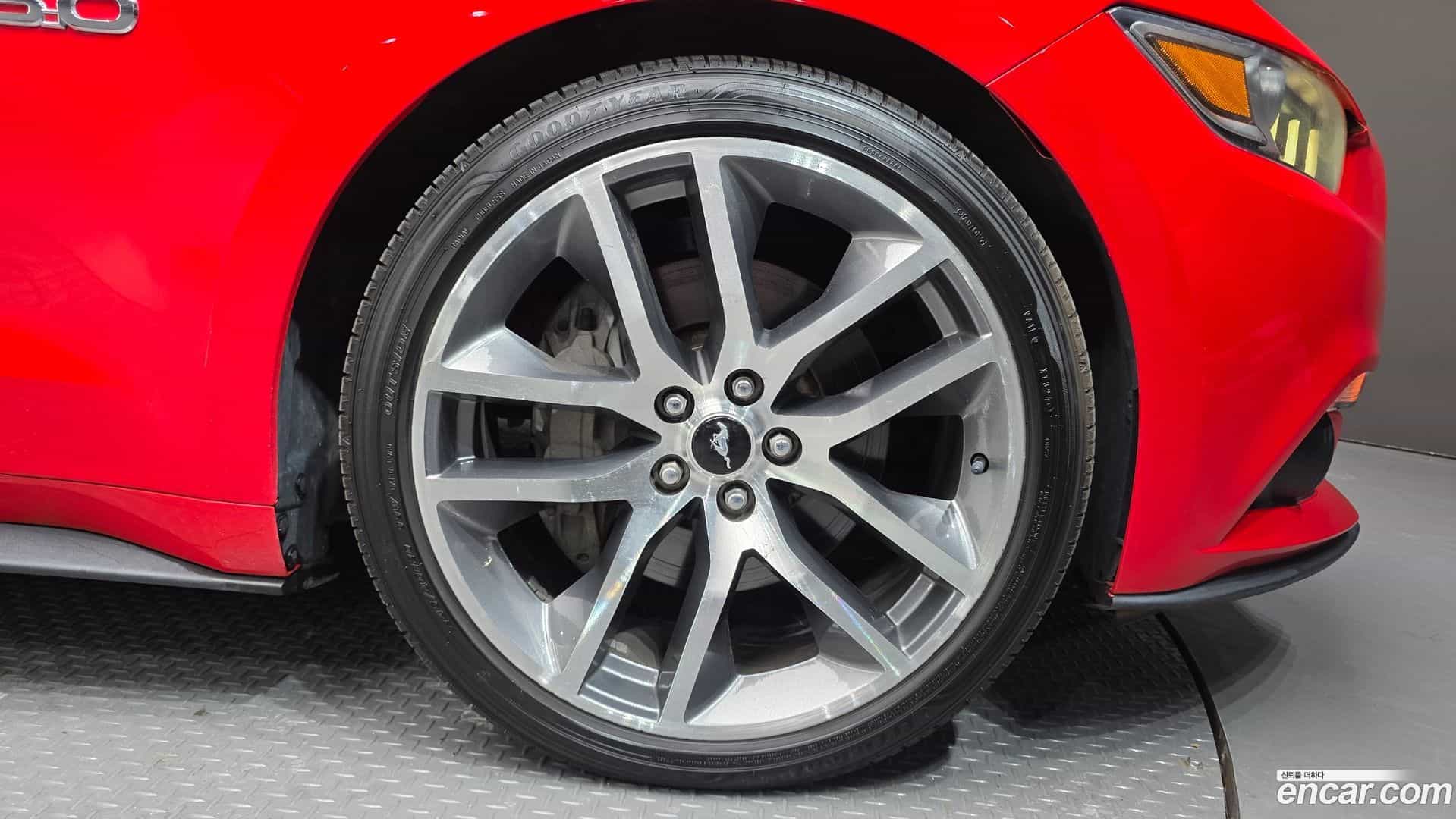 Mustang Ford 2015.11-OUTER-005