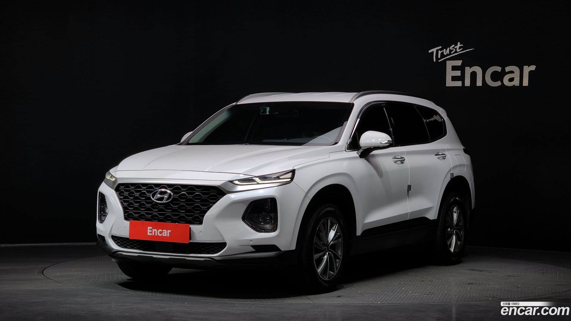 Main__Slider__Photo:Santafe Hyundai 2018.3-0
