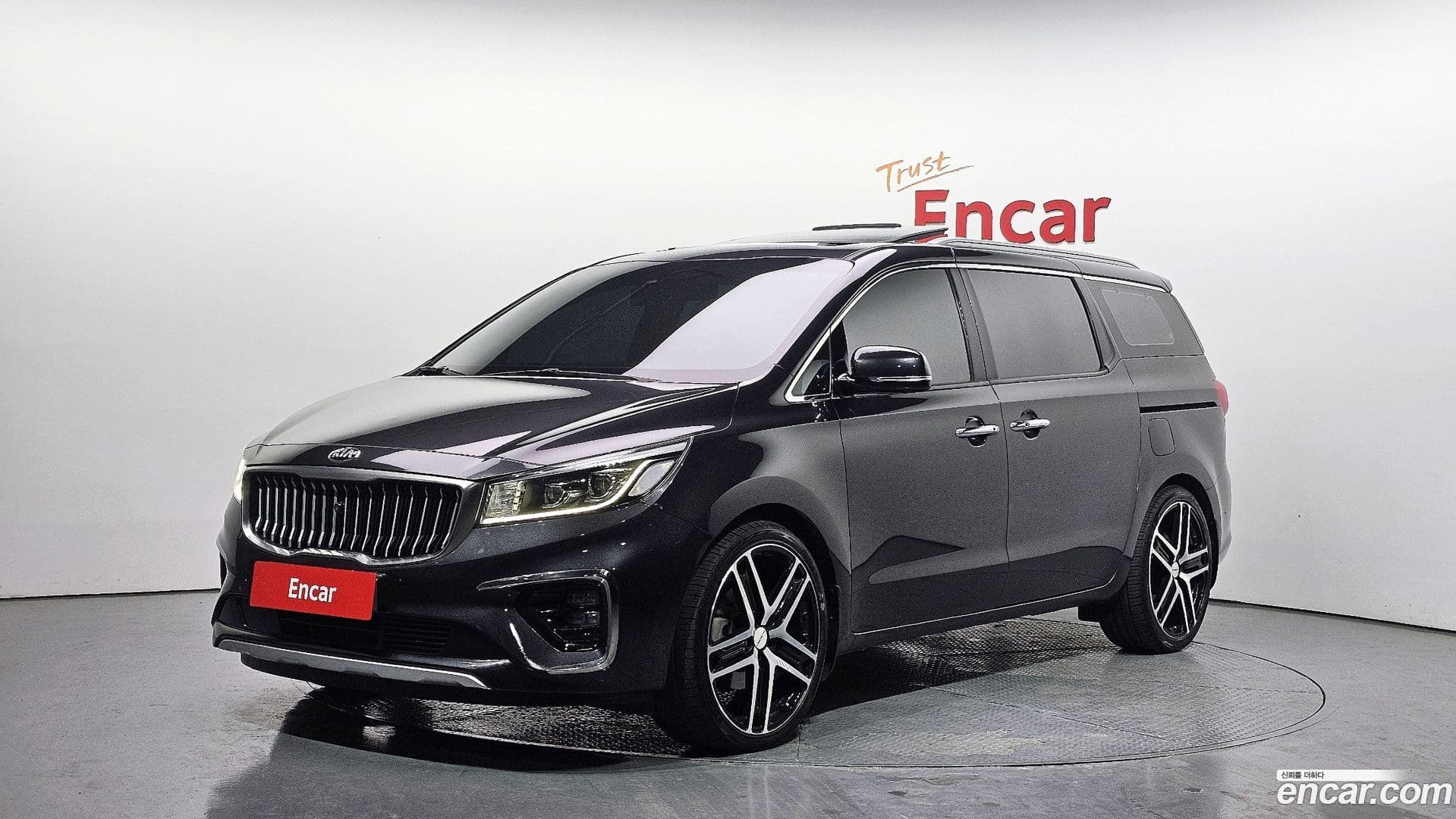 Main__Slider__Photo:Canival Kia 2018.3-0