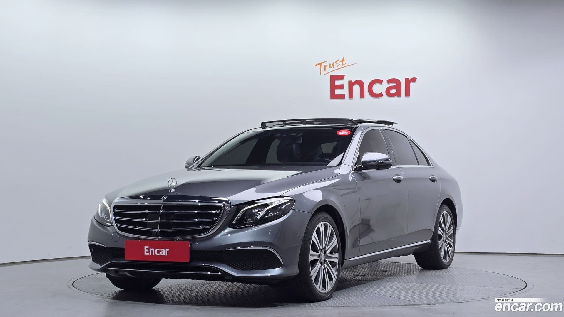 Main__Slider__Photo:E-Class Mercedes-Benz 2017.2-0