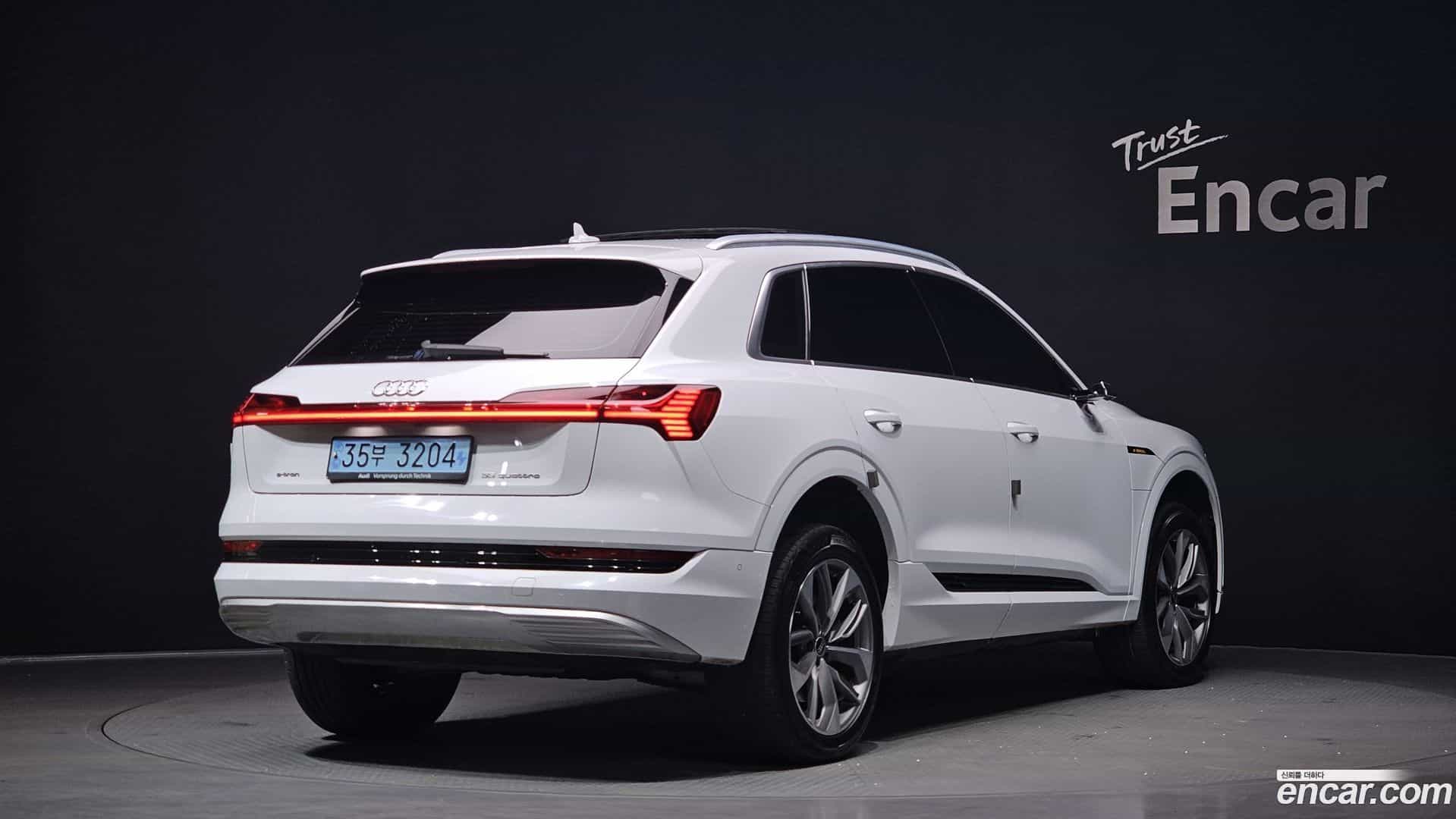 e-tron Audi 2021.8-OUTER-002
