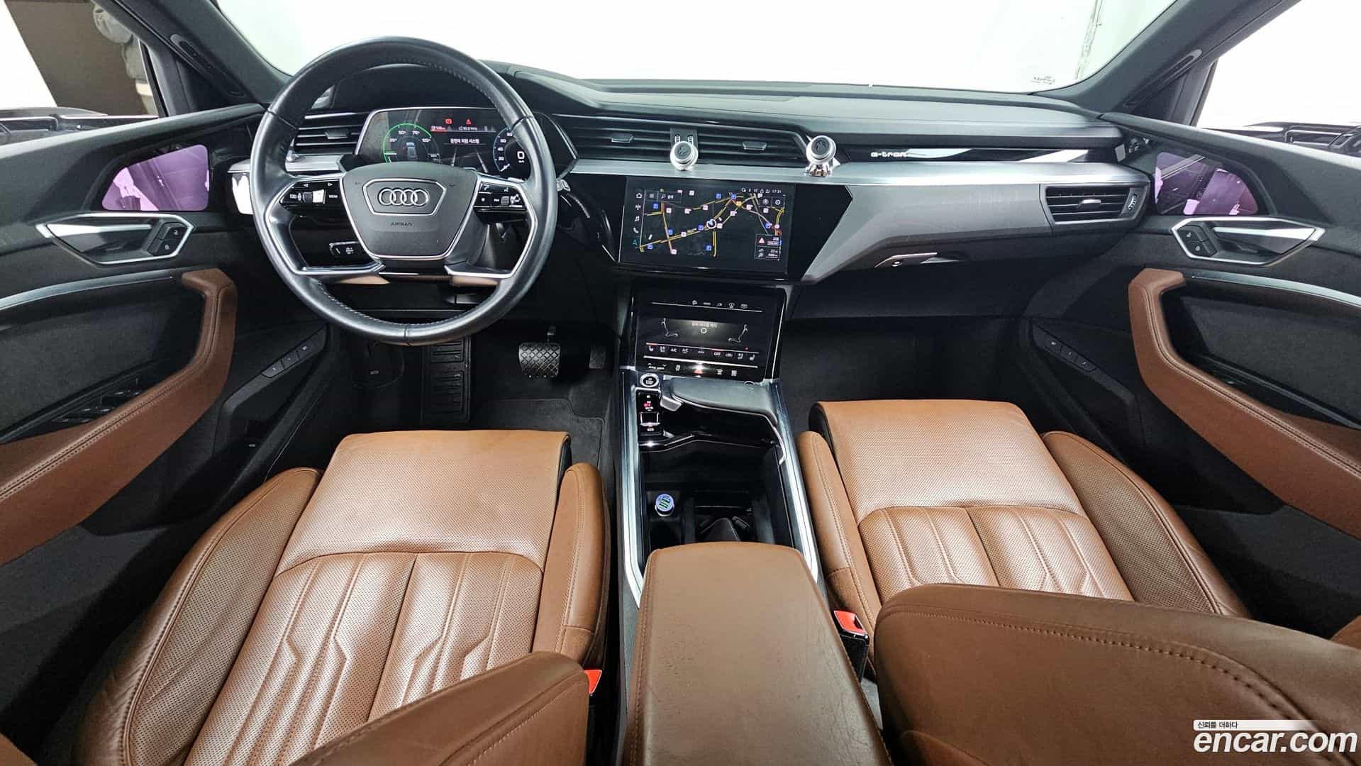 e-tron Audi 2021.8-INNER-007
