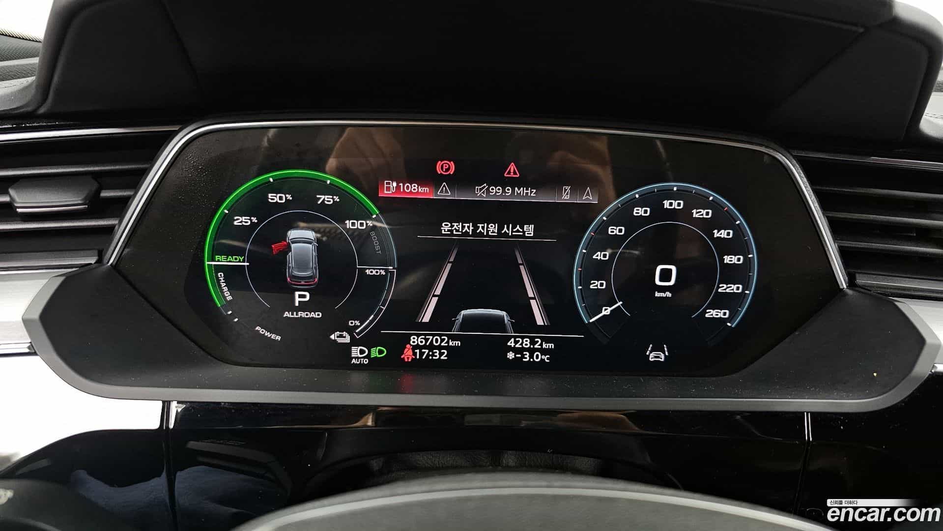 e-tron Audi 2021.8-INNER-008