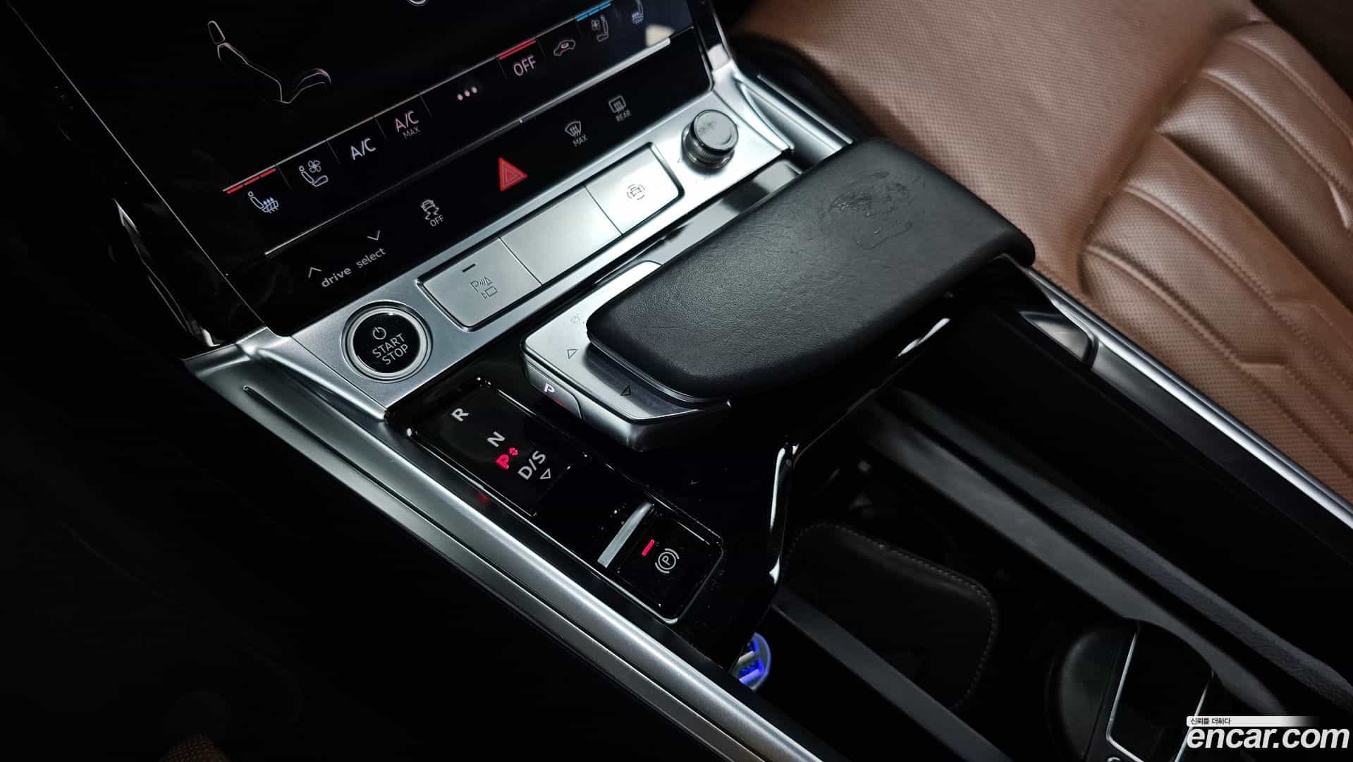 e-tron Audi 2021.8-INNER-009