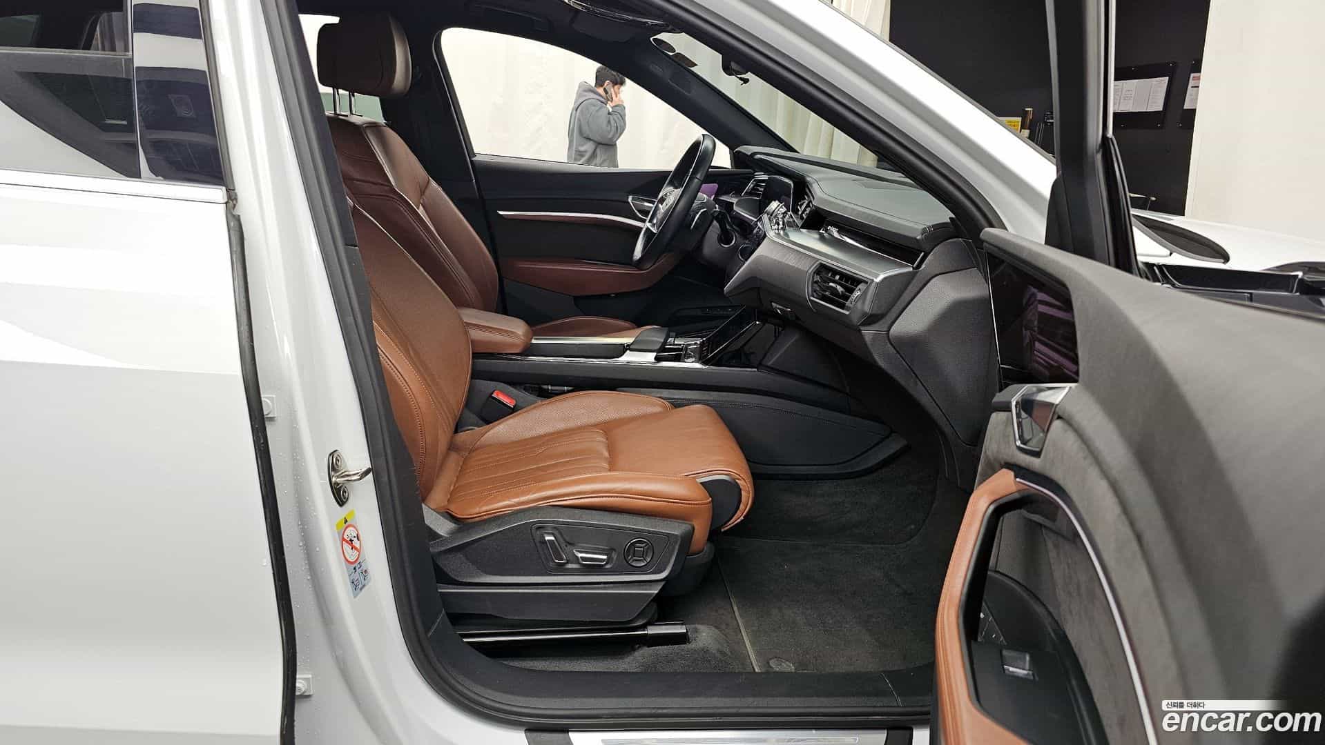 e-tron Audi 2021.8-OPTION-015