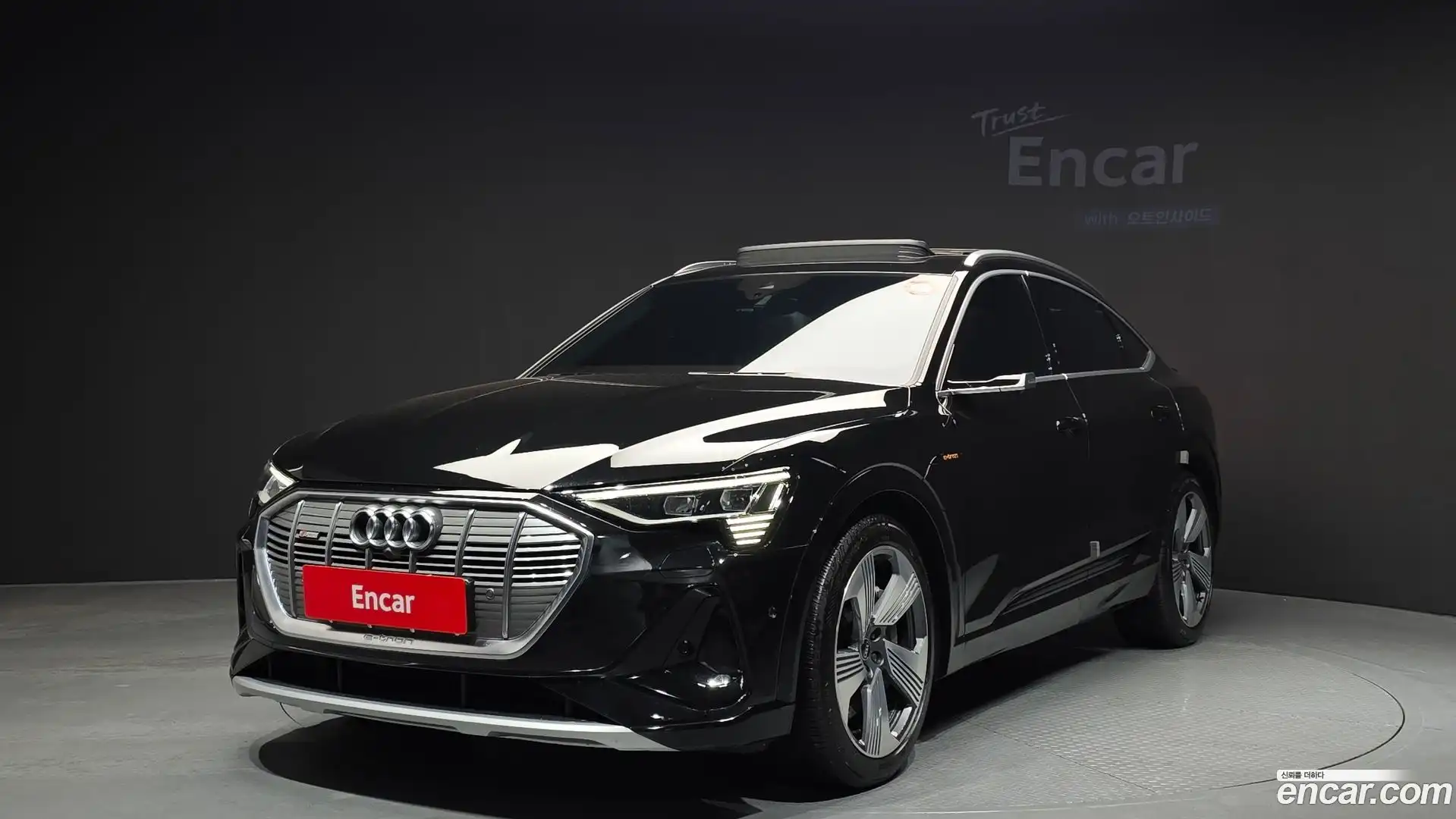 e-tron Audi 2021.10-OUTER-001