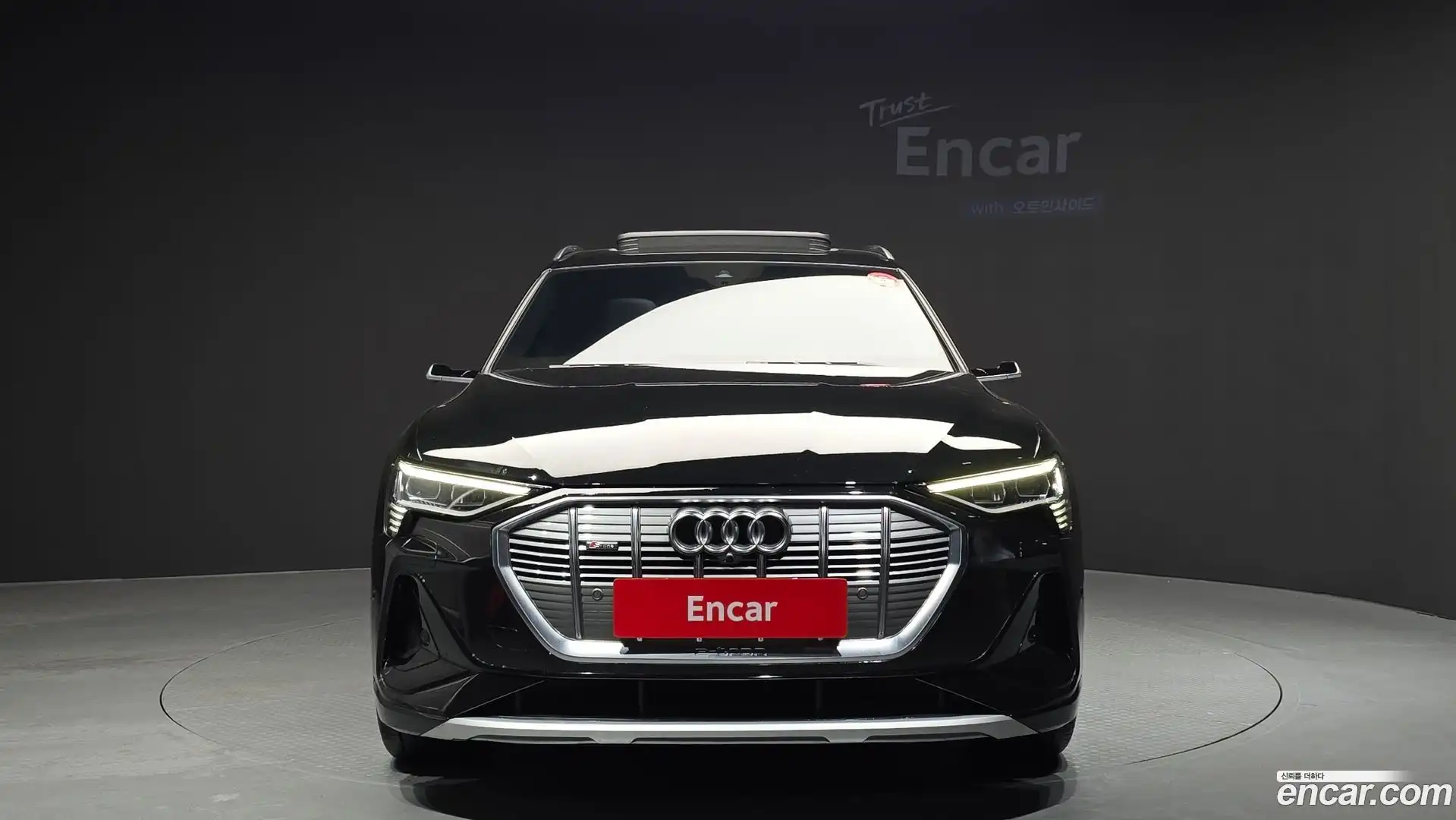 e-tron Audi 2021.10-OUTER-003
