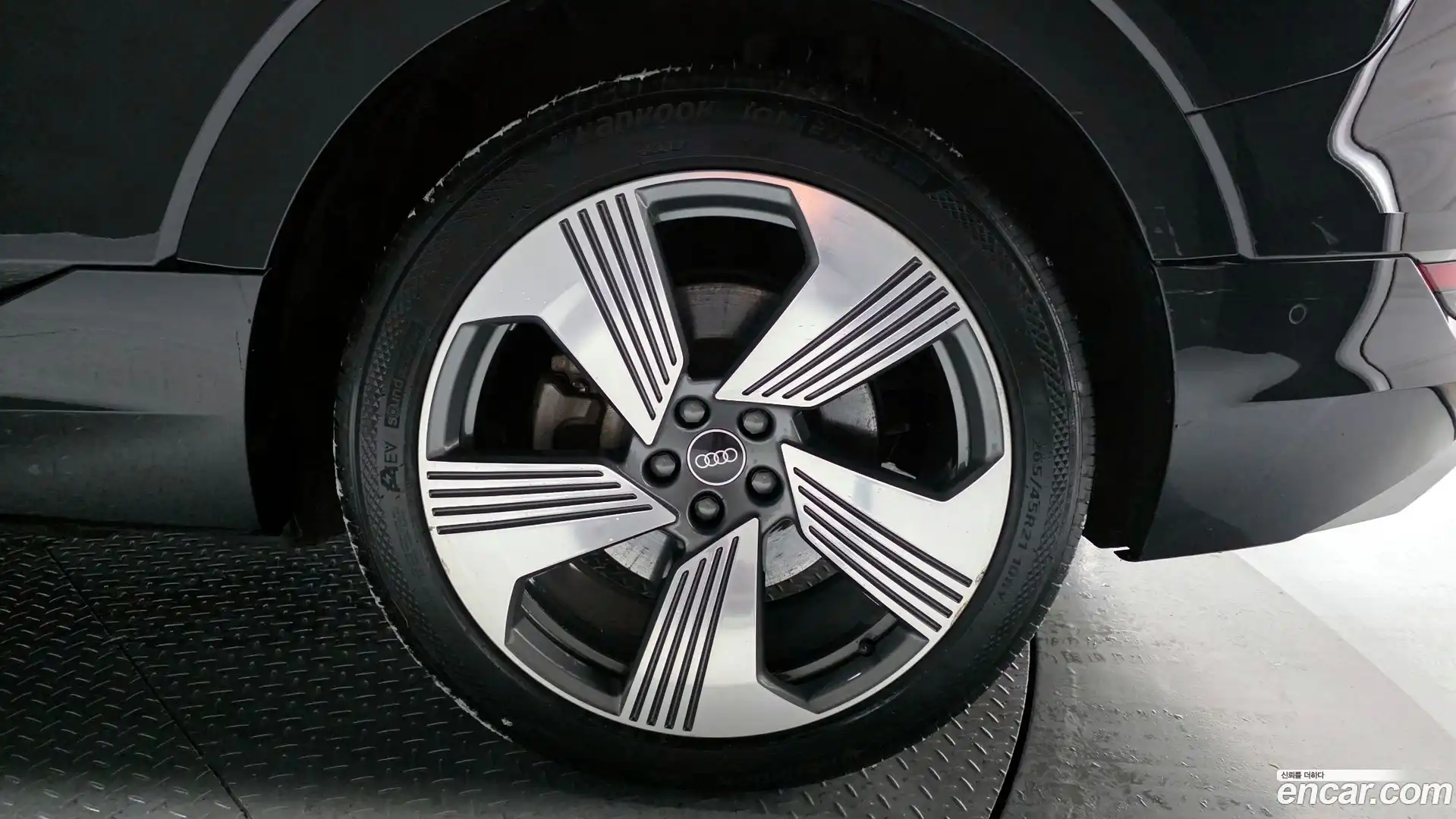 e-tron Audi 2021.10-OUTER-005