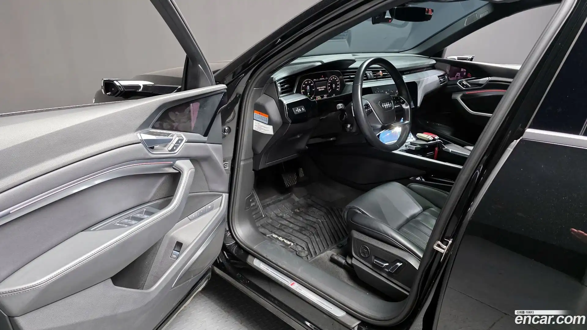e-tron Audi 2021.10-INNER-010
