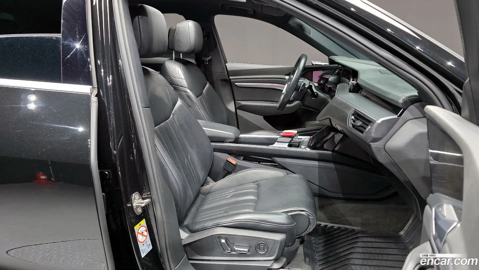 e-tron Audi 2021.10-OPTION-015