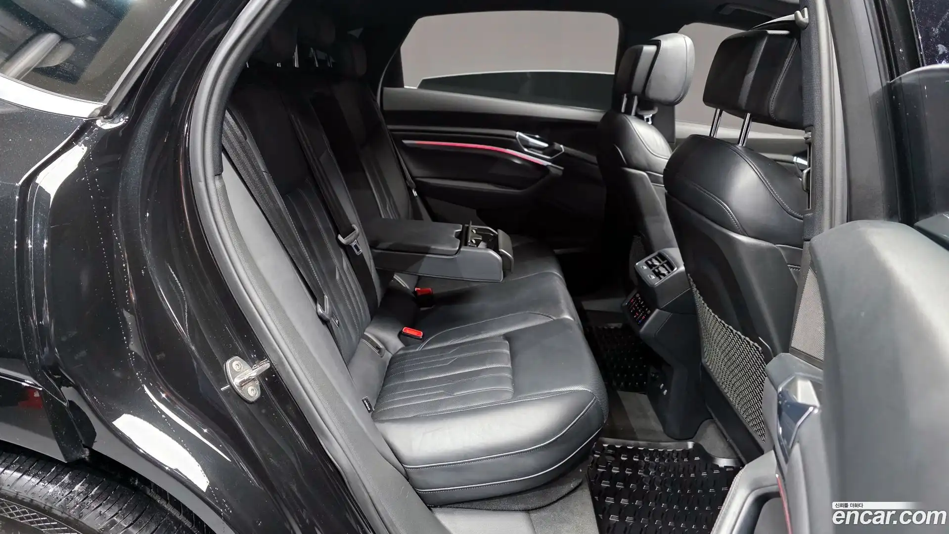 e-tron Audi 2021.10-OPTION-016