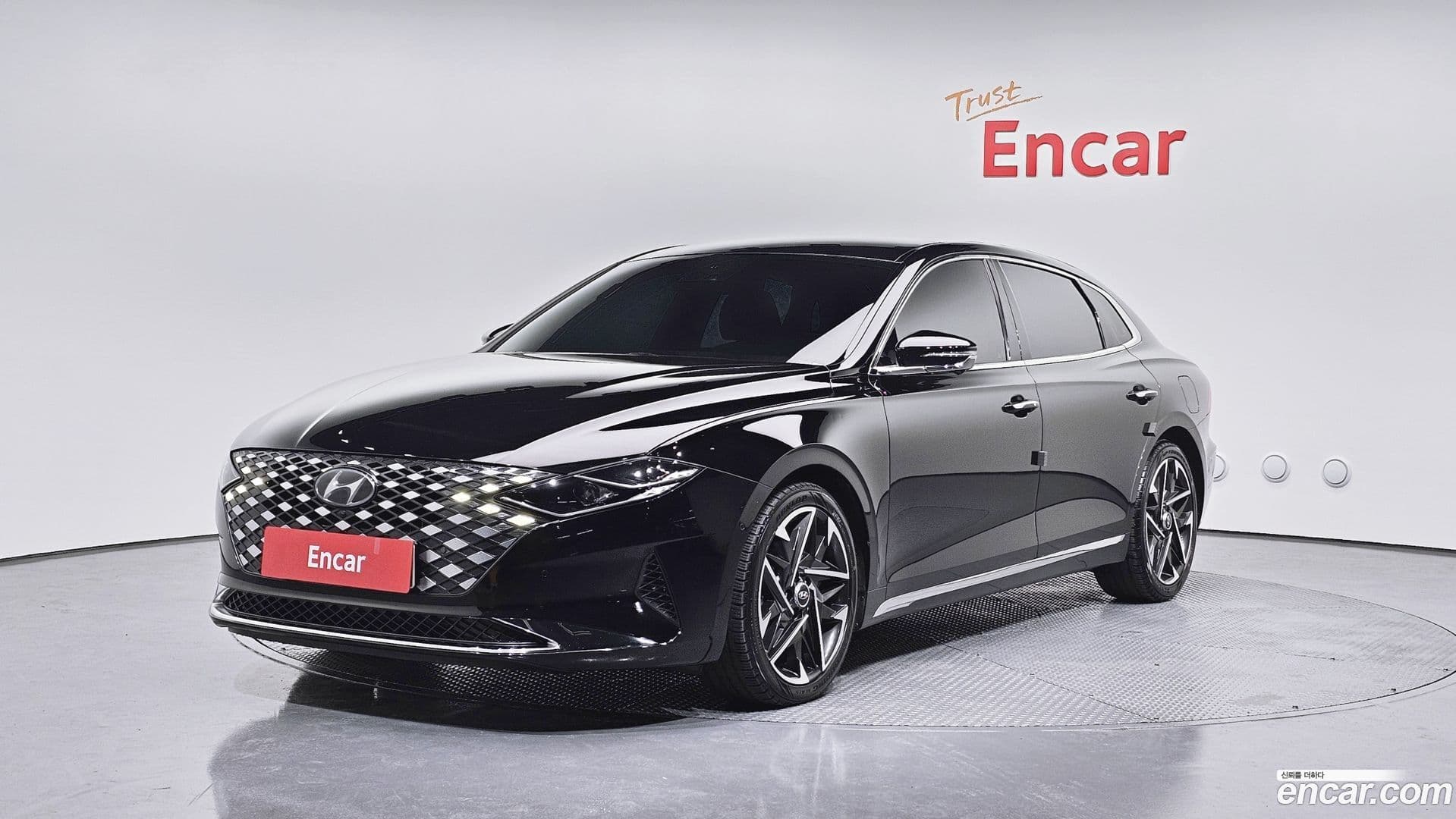 Main__Slider__Photo:Grandeur Hyundai 2021.10-0