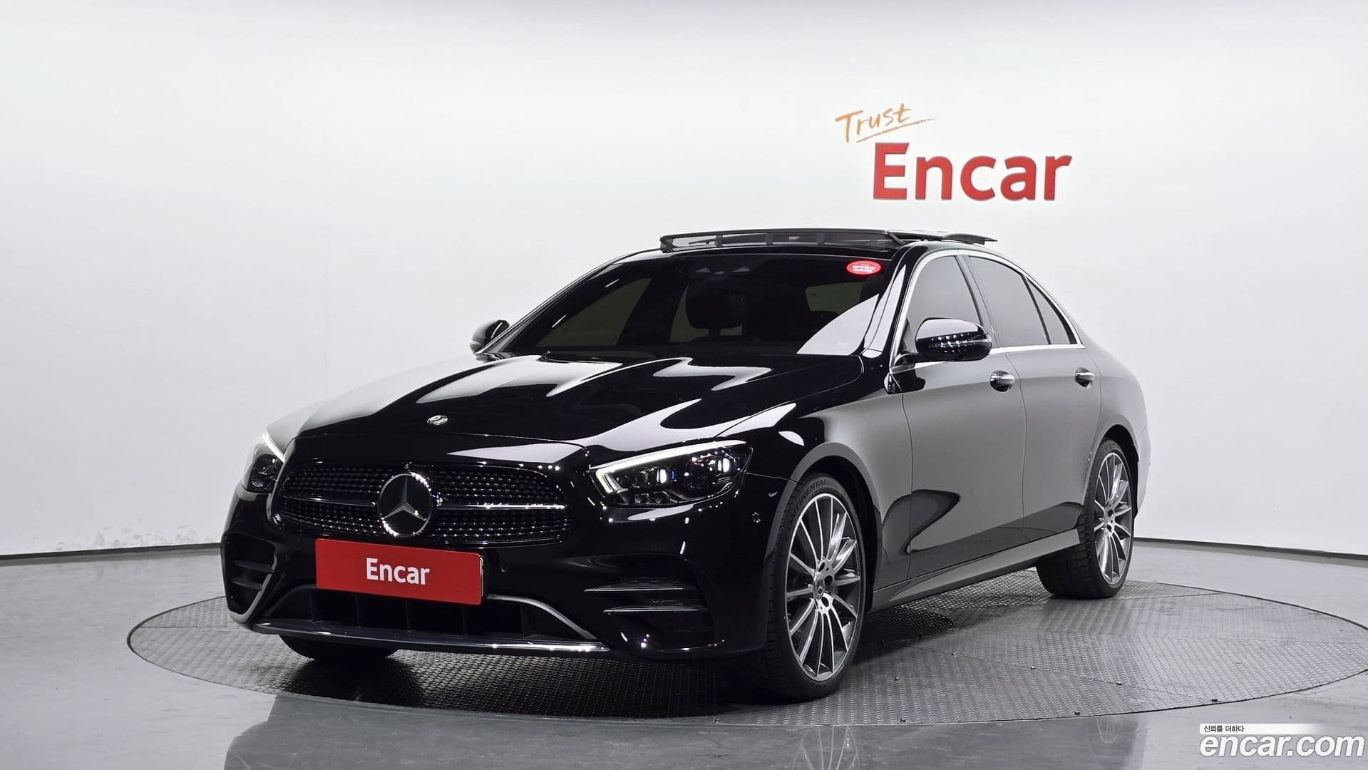 Main__Slider__Photo:E-Class Mercedes-Benz 2021.1-0