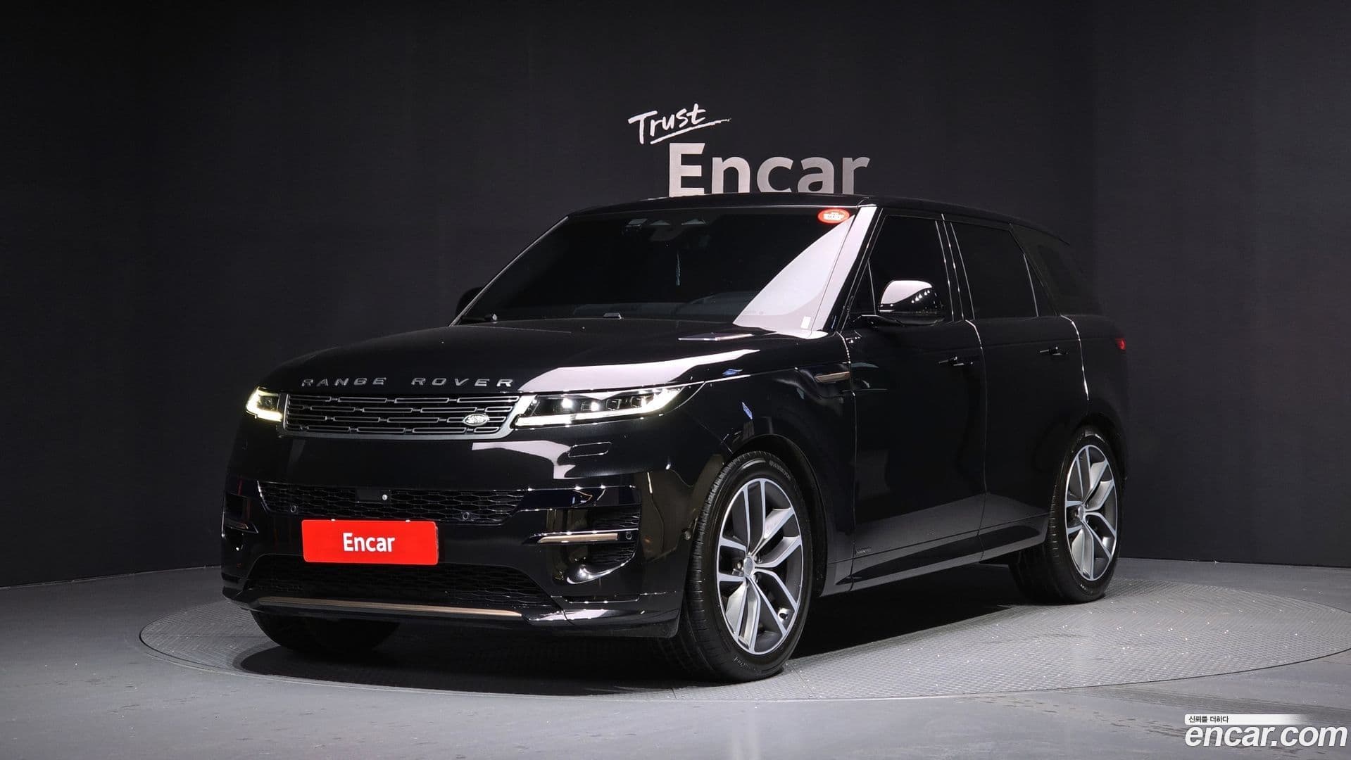 Main__Slider__Photo:Range Rover Sport Land Rover 2023.2-0