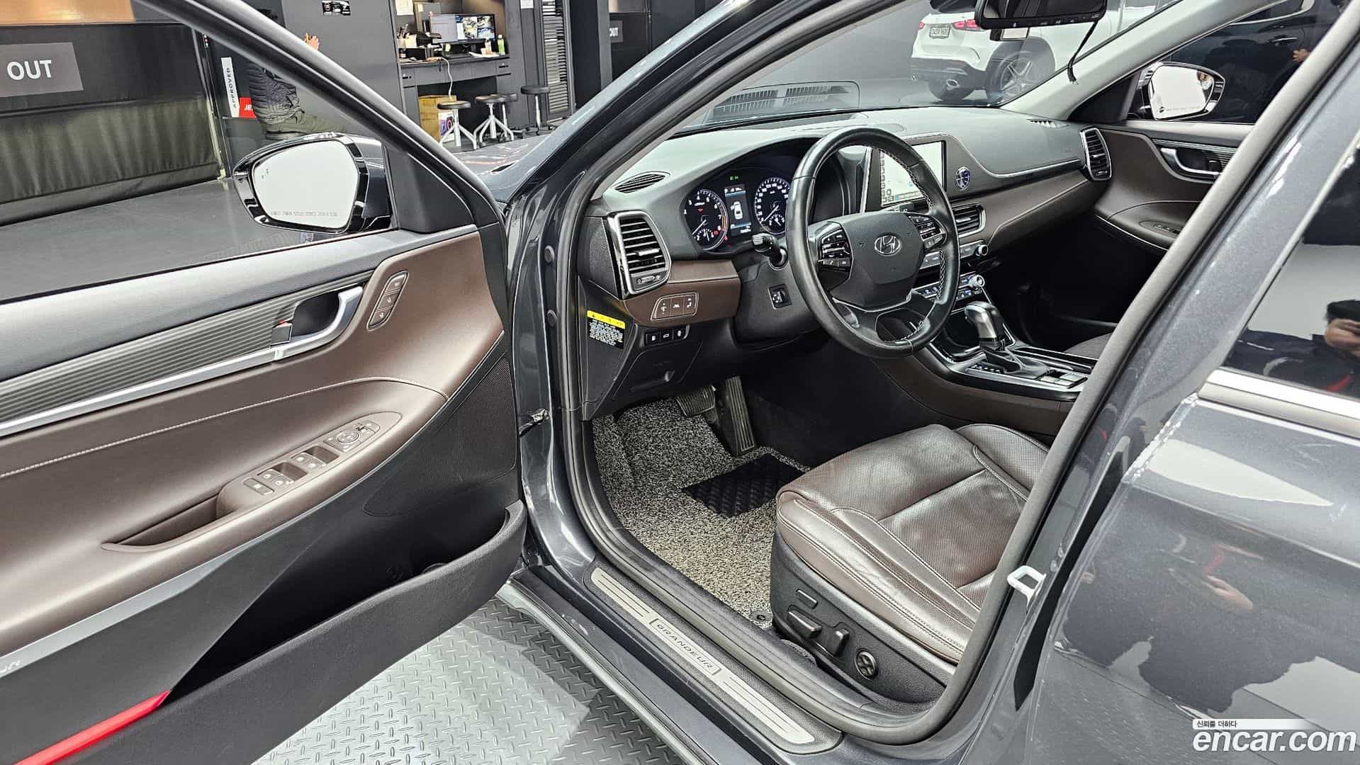 Grandeur Hyundai 2018.10-OPTION-015