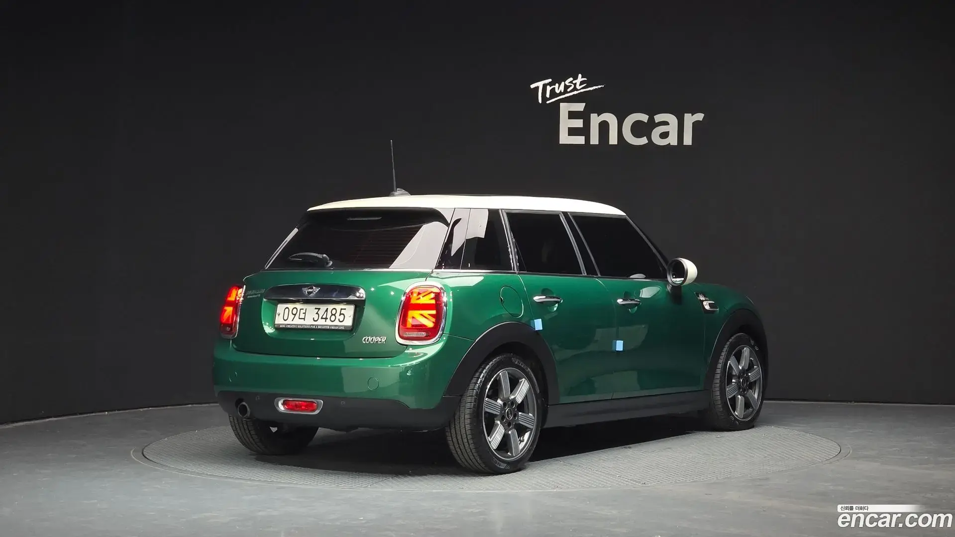Main__Slider__Photo:Cooper Mini 2019.6-1