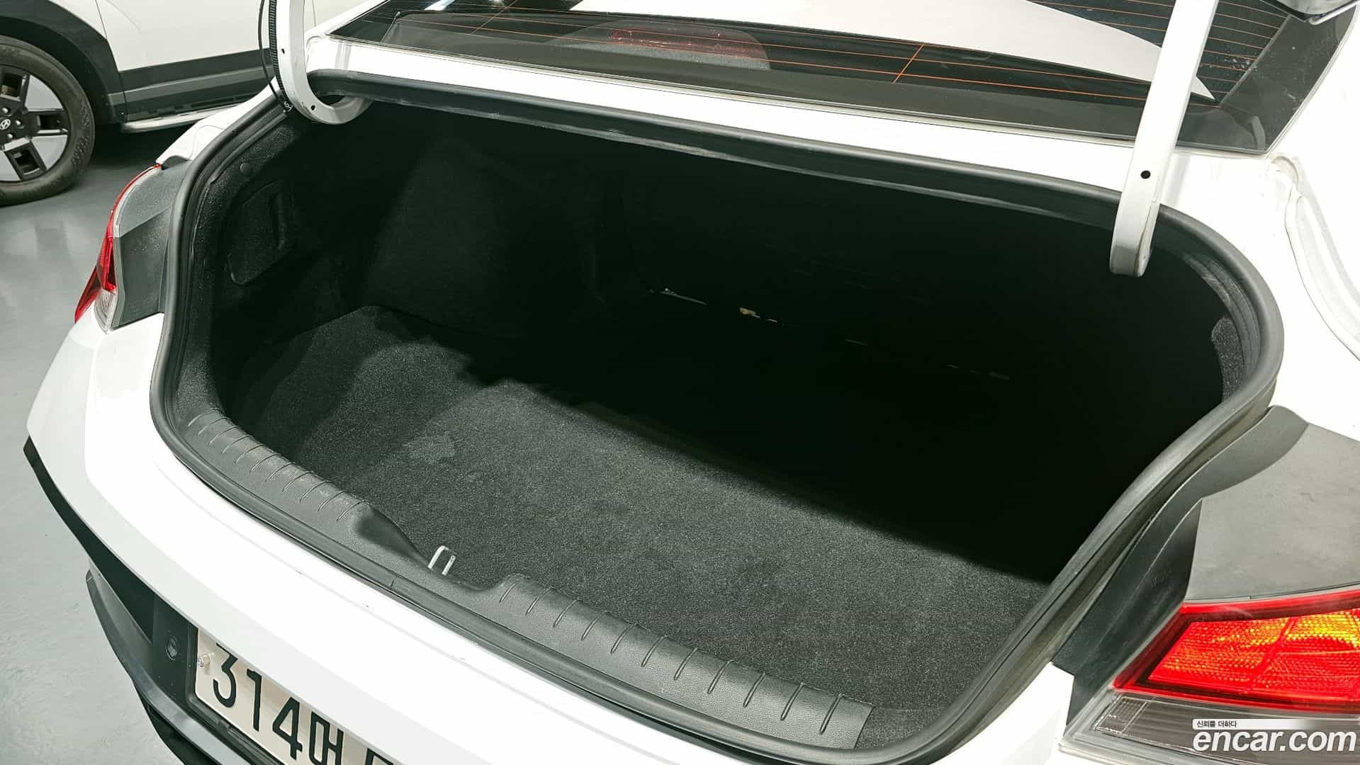 AVANTE Hyundai 2023.5-OPTION-024