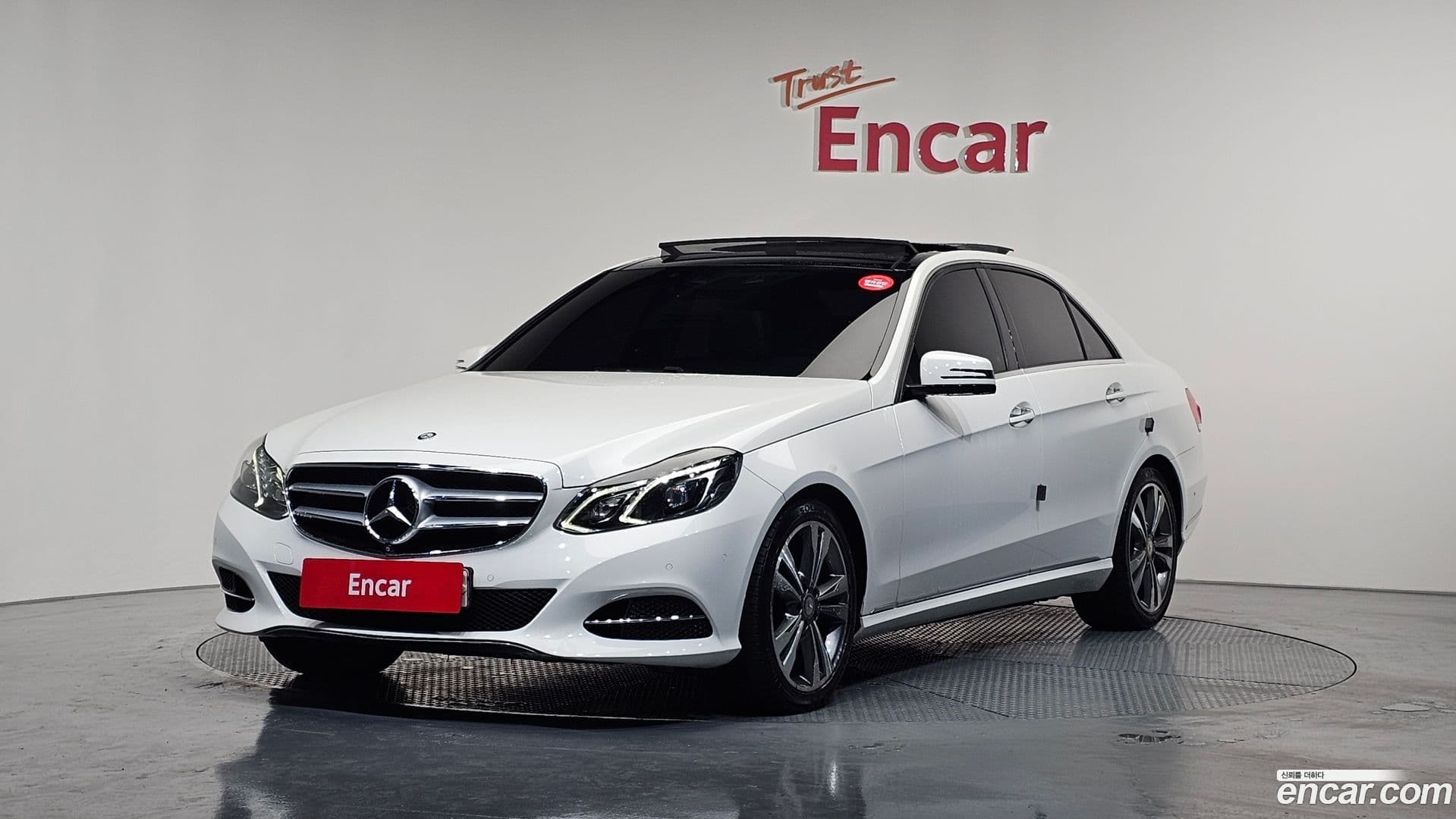 Main__Slider__Photo:E-Class Mercedes-Benz 2015.5-0