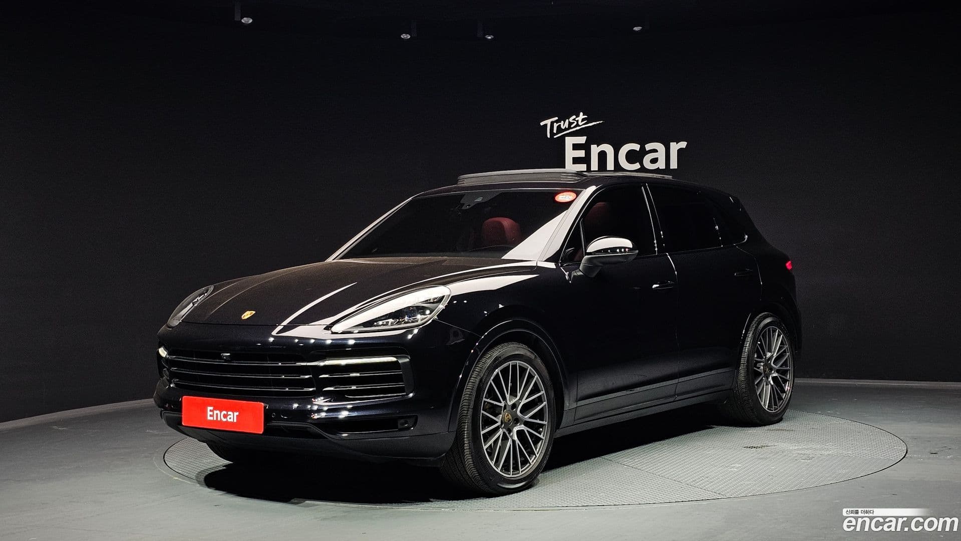 Main__Slider__Photo:Cayenne Porsche 2020.9-0