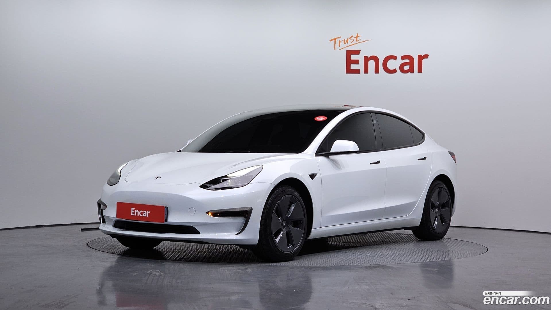 Main__Slider__Photo:Model 3 Tesla 2022.7-0
