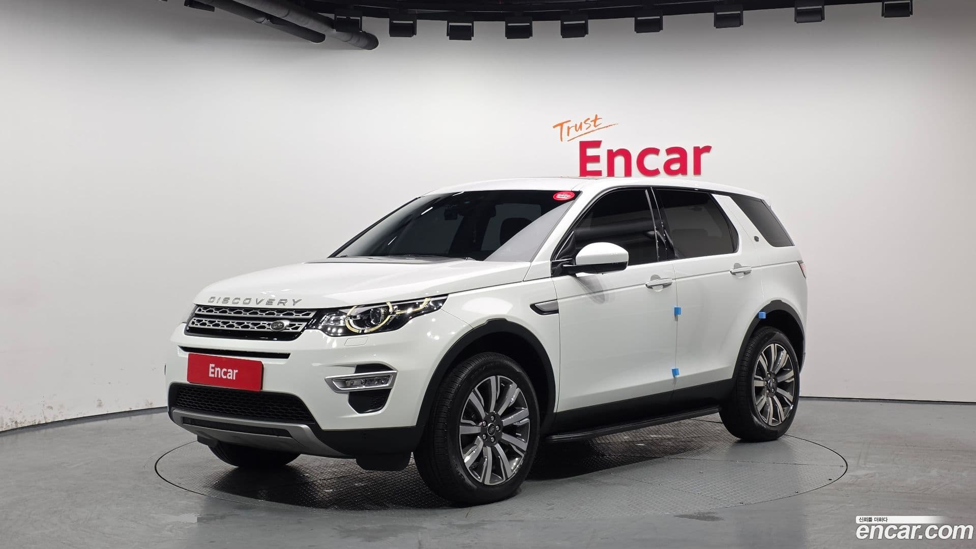 Main__Slider__Photo:Discovery Sport Land Rover 2017.5-0