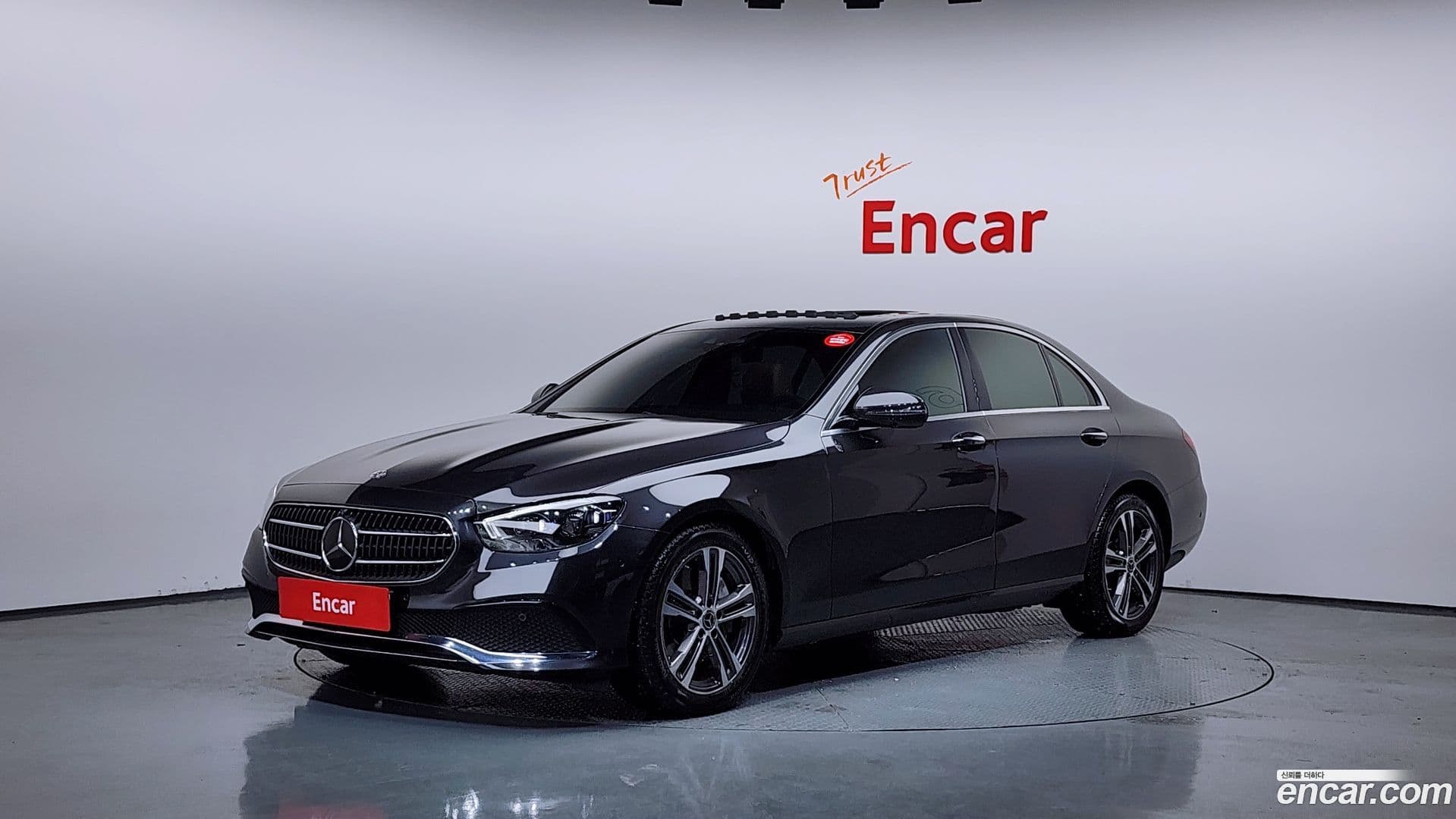 Main__Slider__Photo:E-Class Mercedes-Benz 2021.1-0