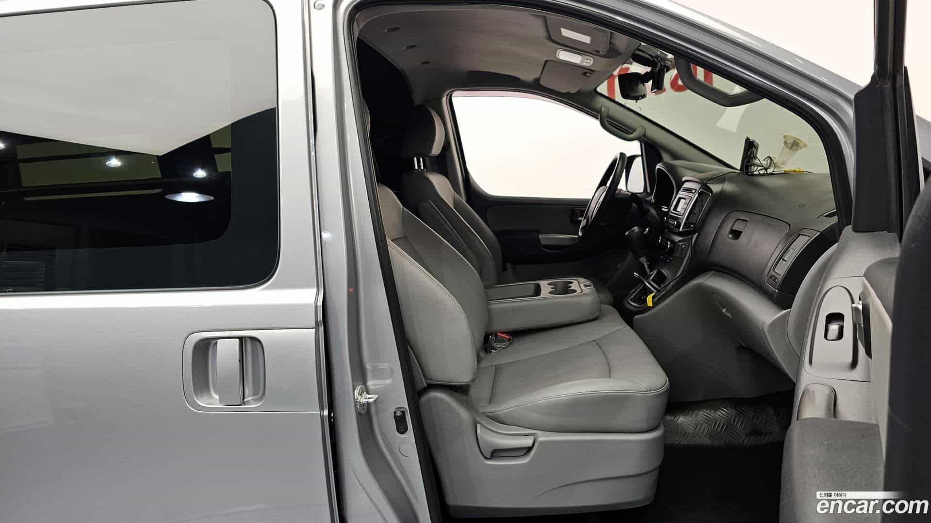 Starex Hyundai 2020.6-INNER-010
