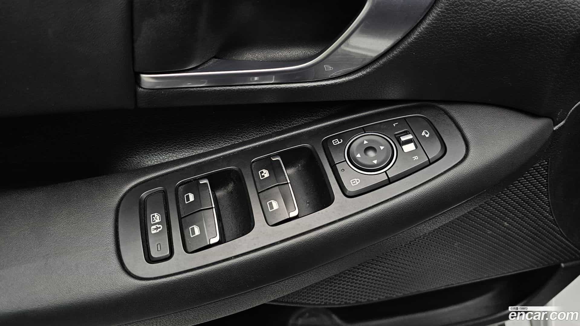 Sonata Hyundai 2019.5-OPTION-023