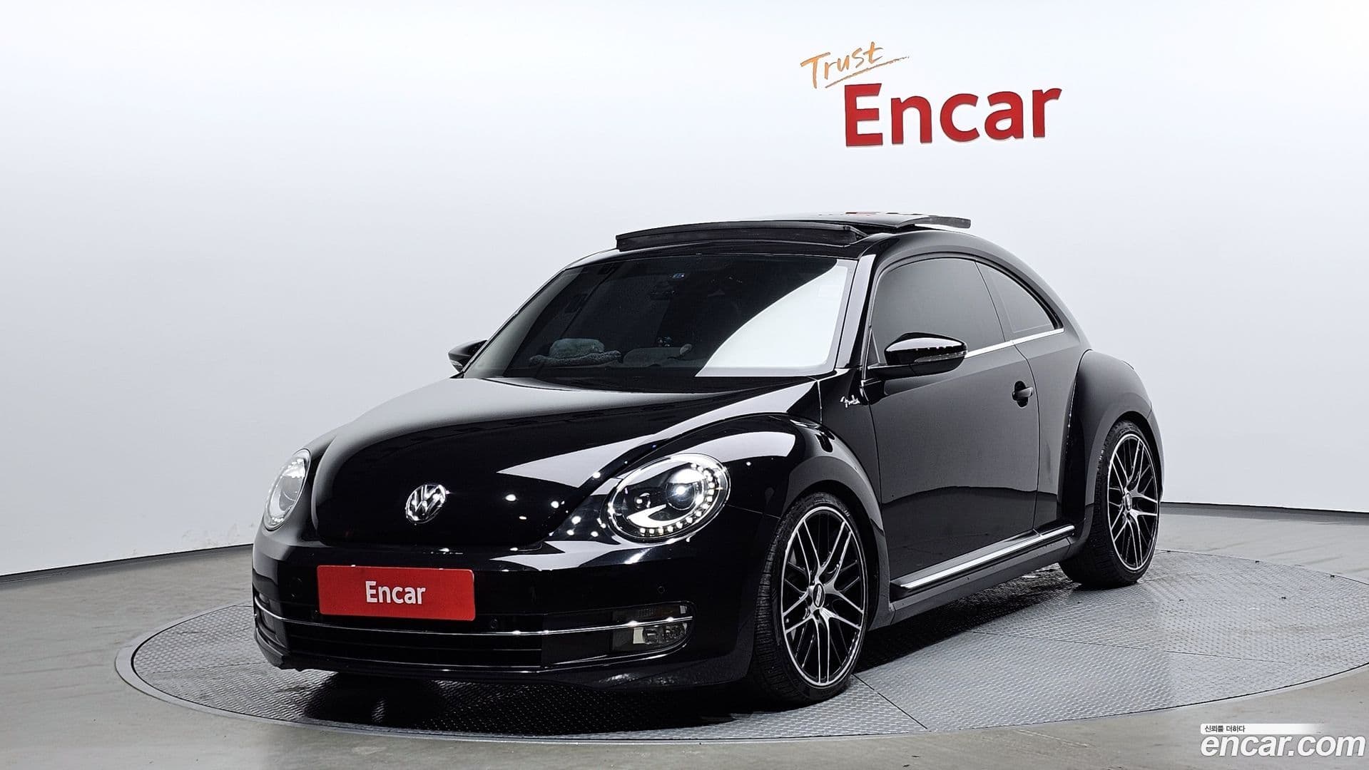 Main__Slider__Photo:Beatle Volkswagen 2014.3-0