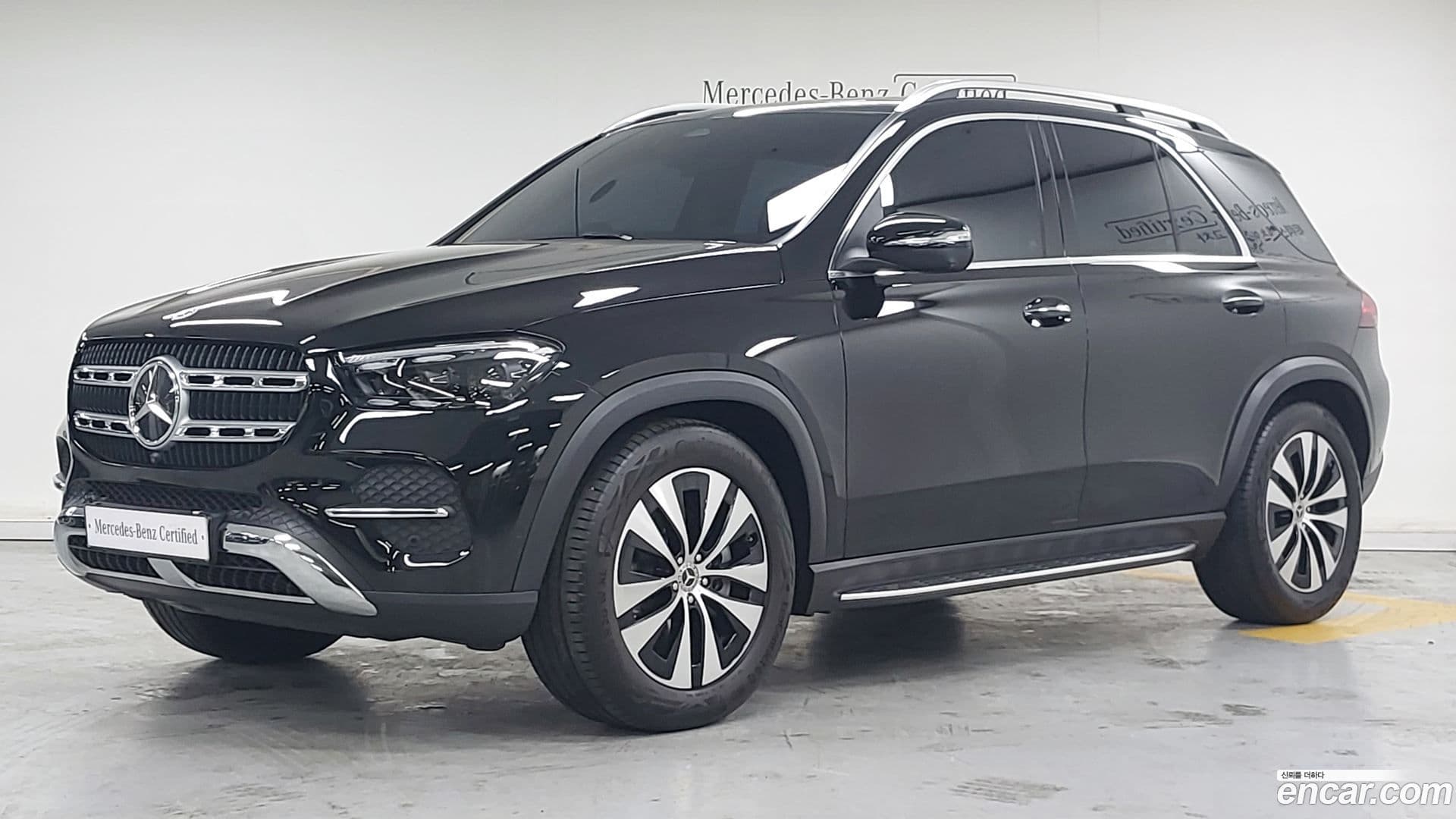 Main__Slider__Photo:GLE-Class Mercedes-Benz 2025.5-0