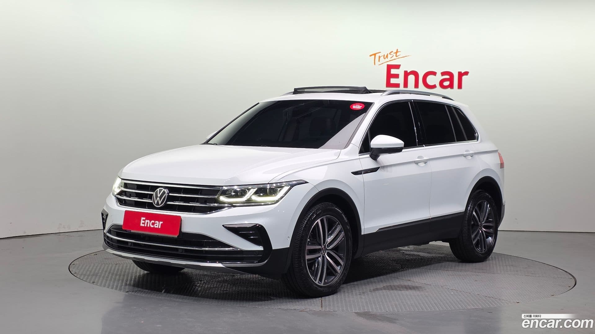 Main__Slider__Photo:Tiguan Volkswagen 2022.9-0