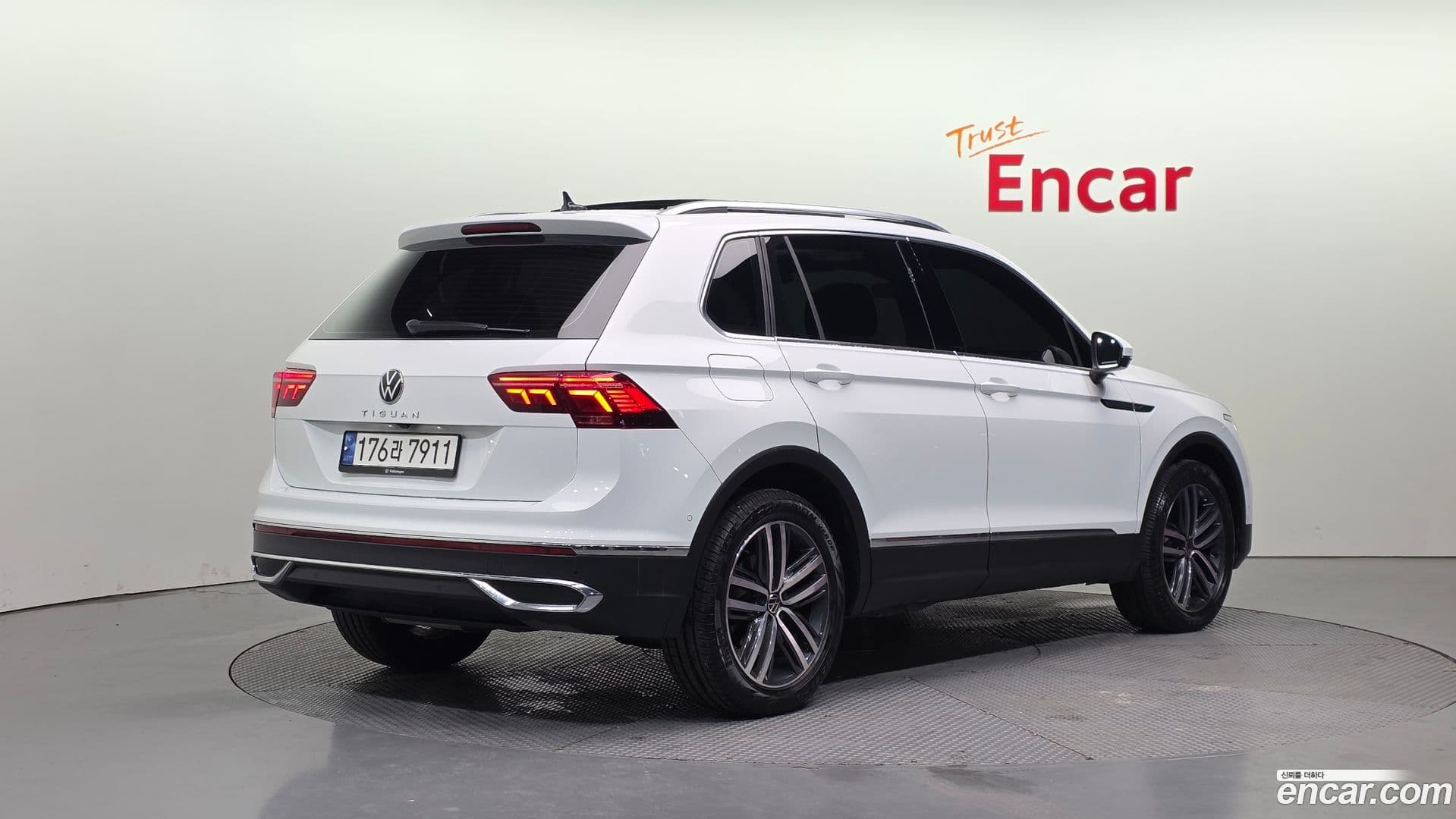 Main__Slider__Photo:Tiguan Volkswagen 2022.9-1