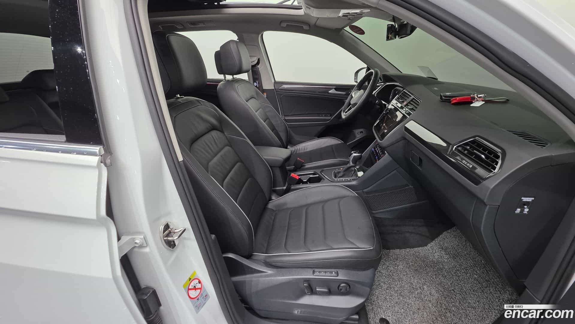 Tiguan Volkswagen 2022.9-INNER-010