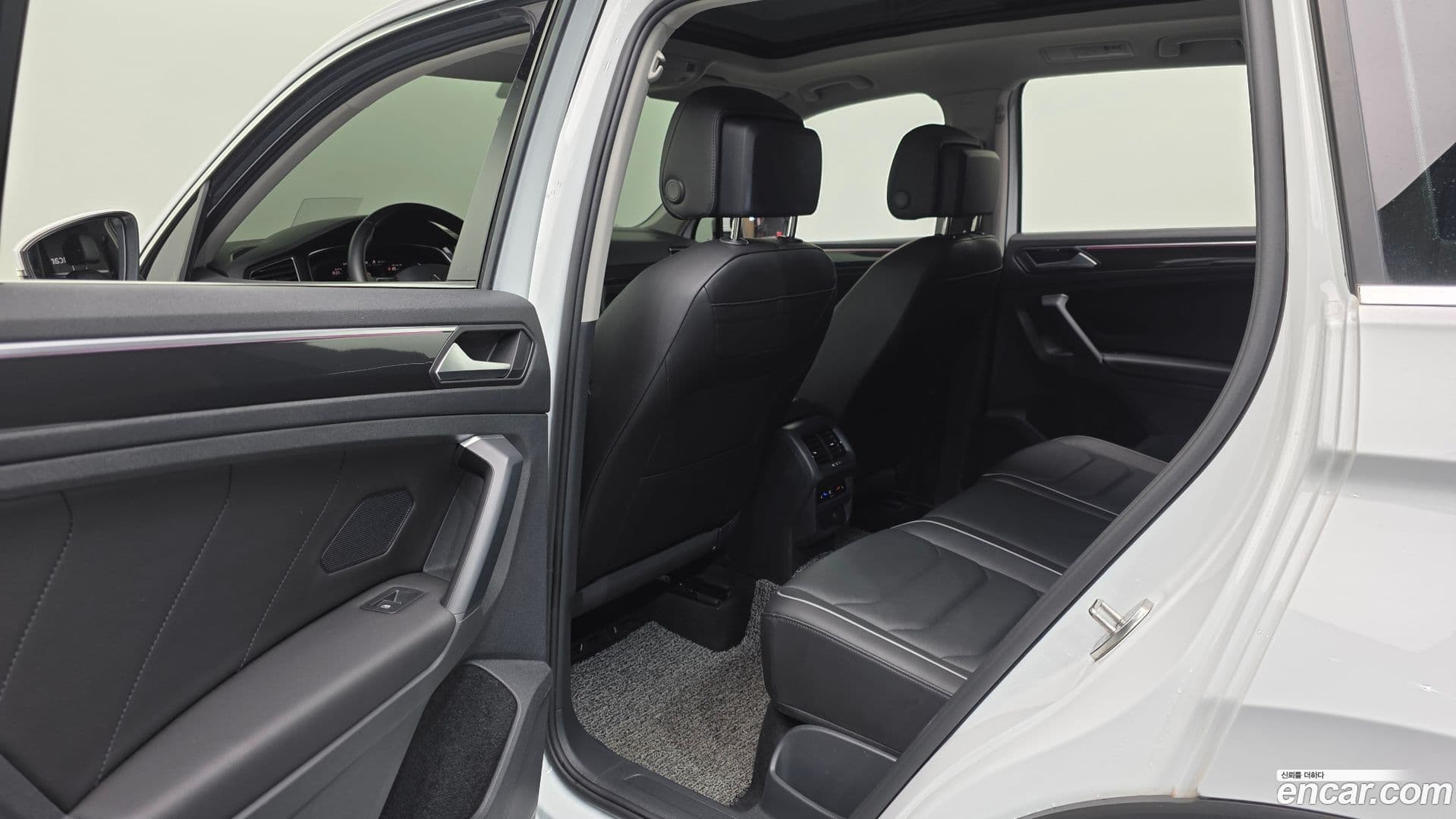 Main__Slider__Photo:Tiguan Volkswagen 2022.9-16