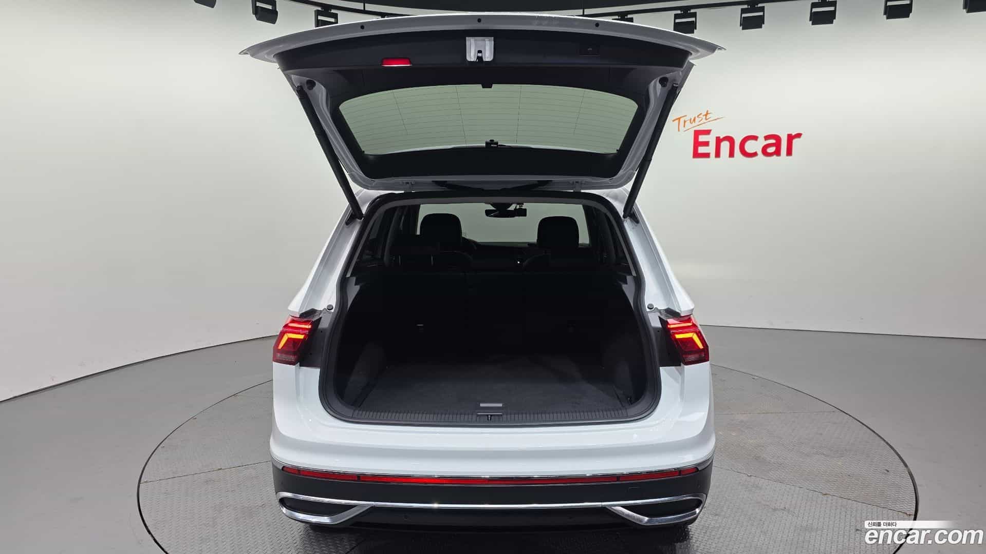 Tiguan Volkswagen 2022.9-OPTION-024