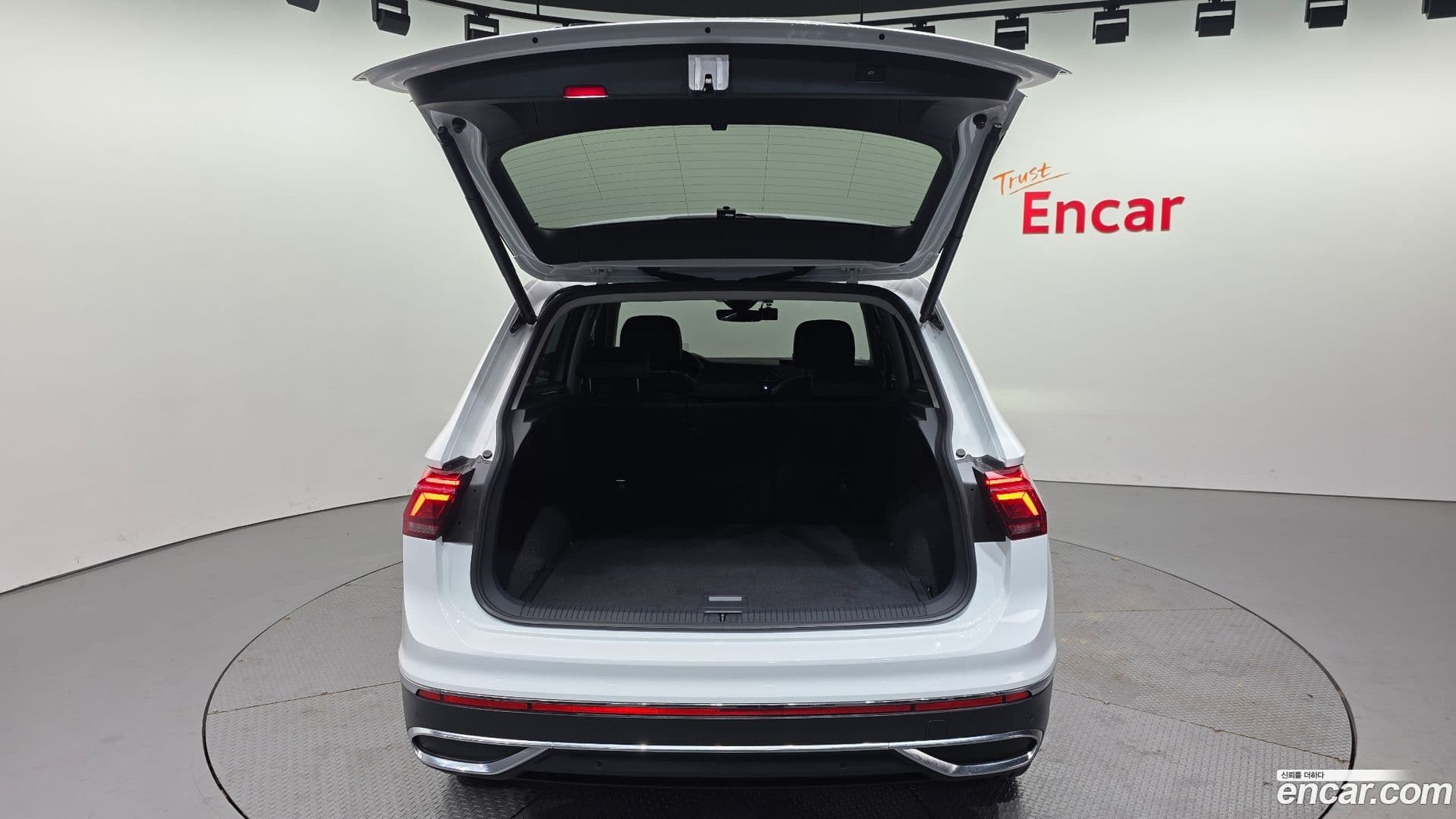 Main__Slider__Photo:Tiguan Volkswagen 2022.9-19