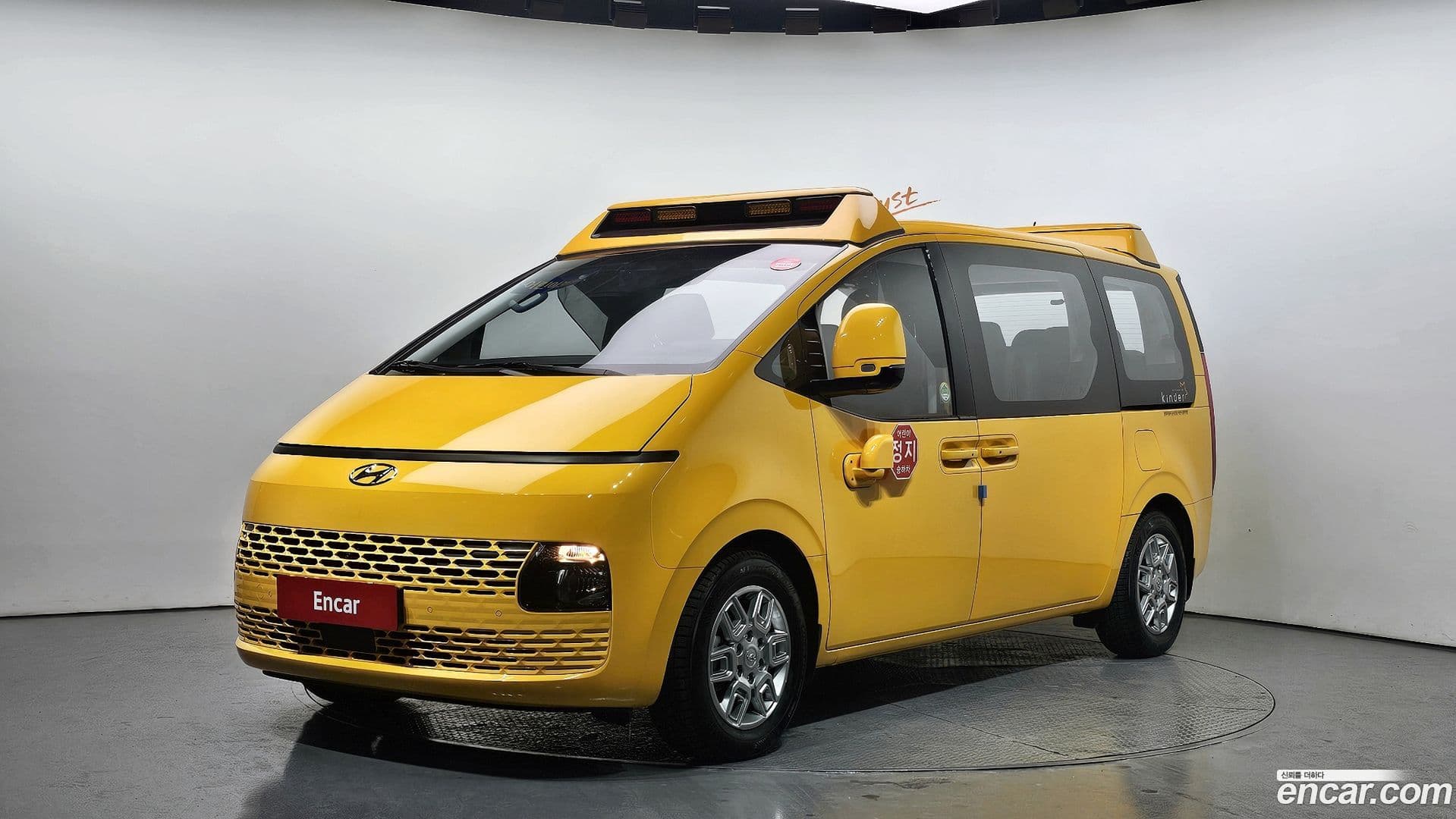 Main__Slider__Photo:Staria Hyundai 2023.10-0