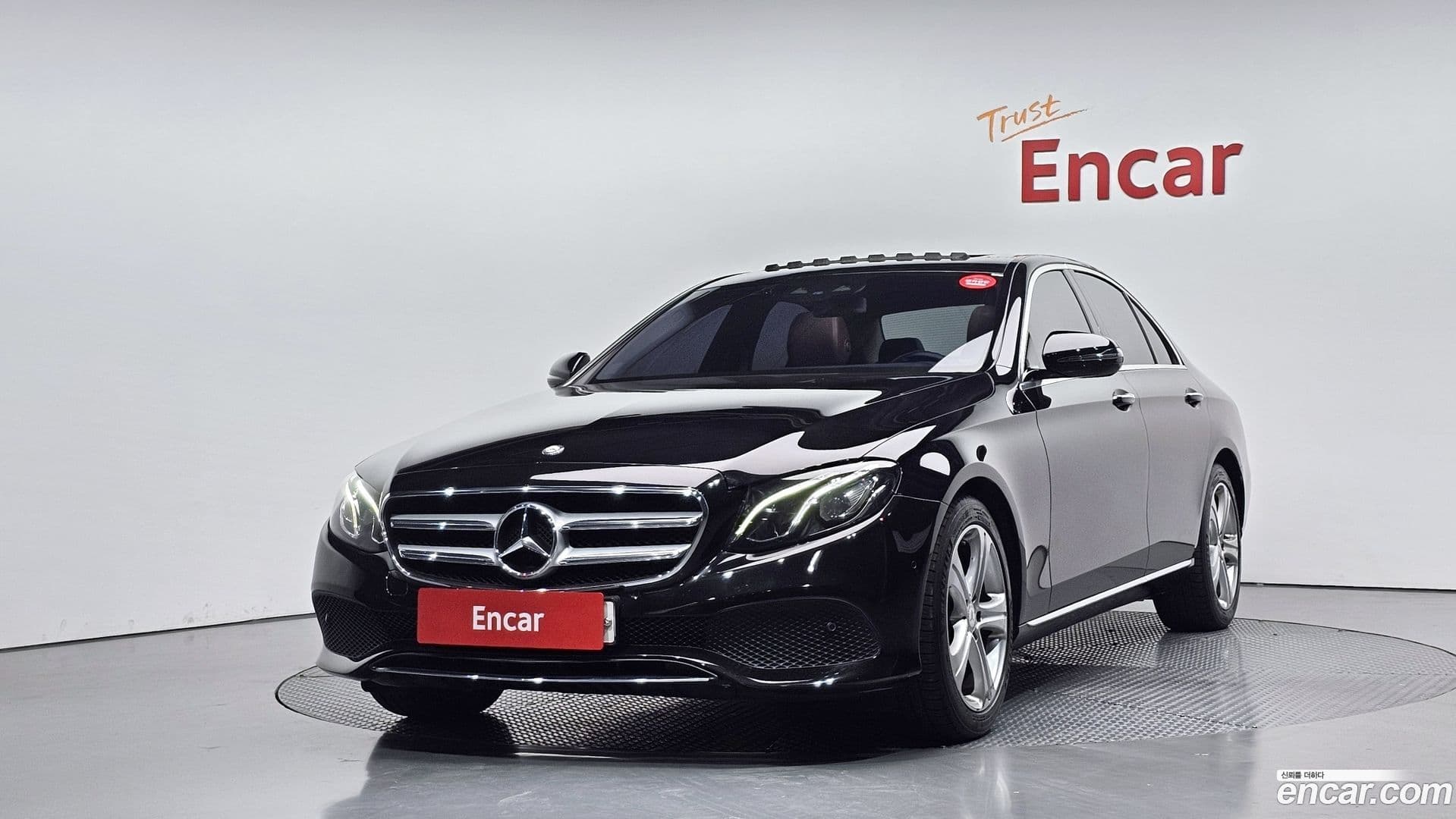 Main__Slider__Photo:E-Class Mercedes-Benz 2017.1-0